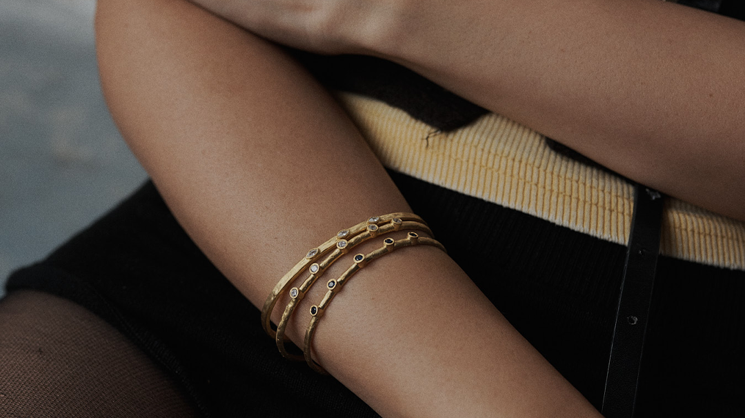 Make a Statement: como usar joias marcantes