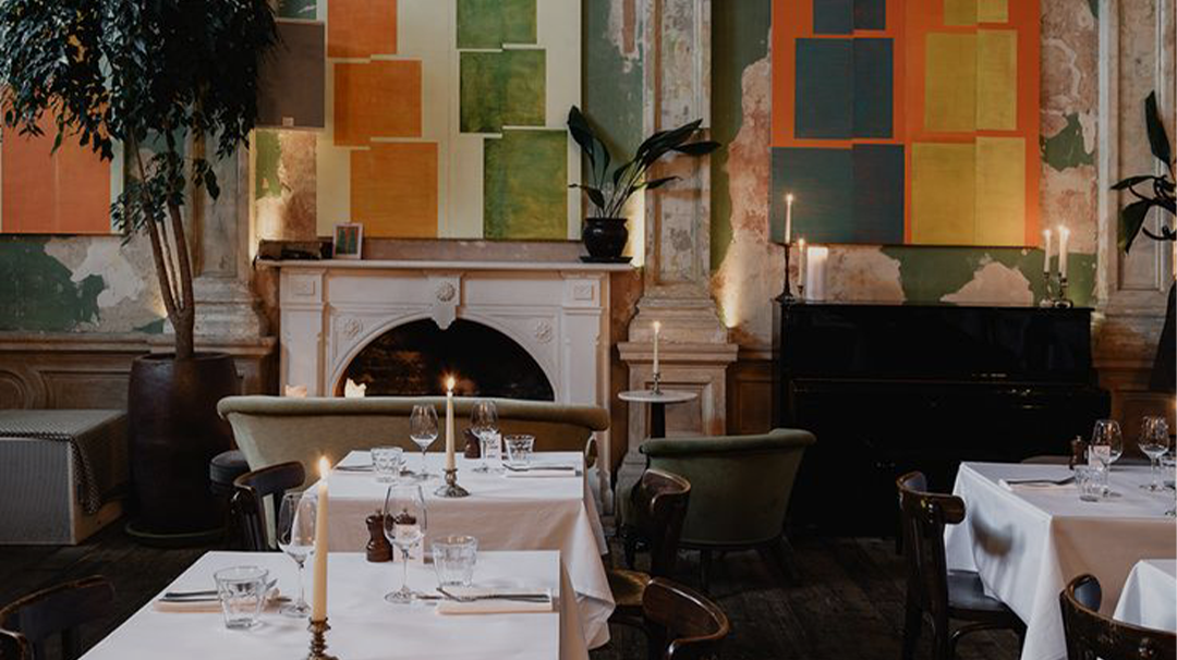 MESH RUNWAY: Valentine's Dates