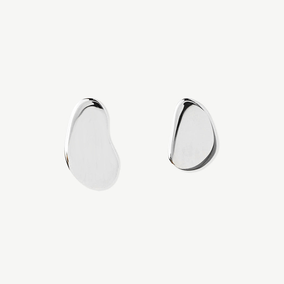 Brincos irregluares de prata 925 com banho de ródio.