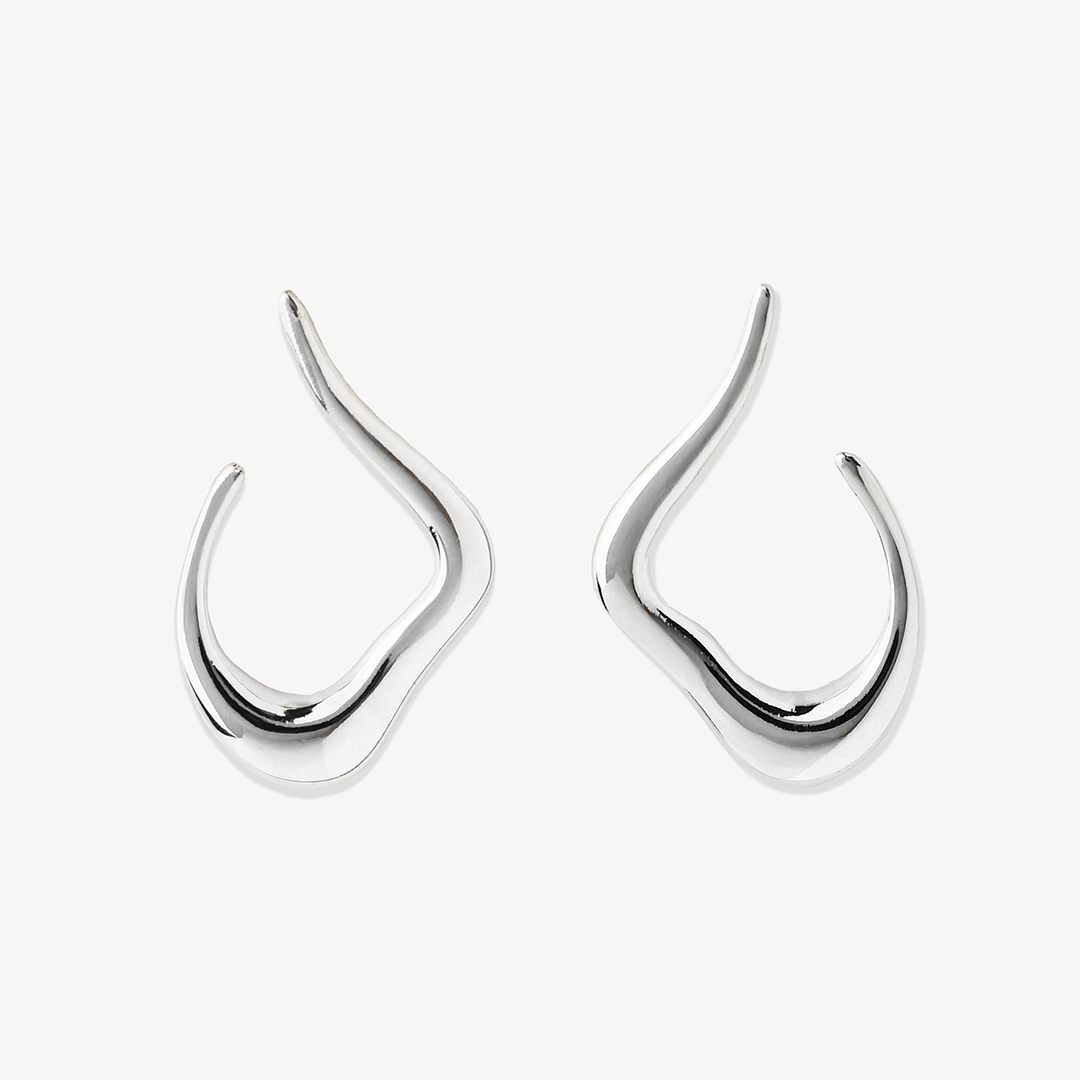 Brincos statement de prata 925 com banho de ródio.