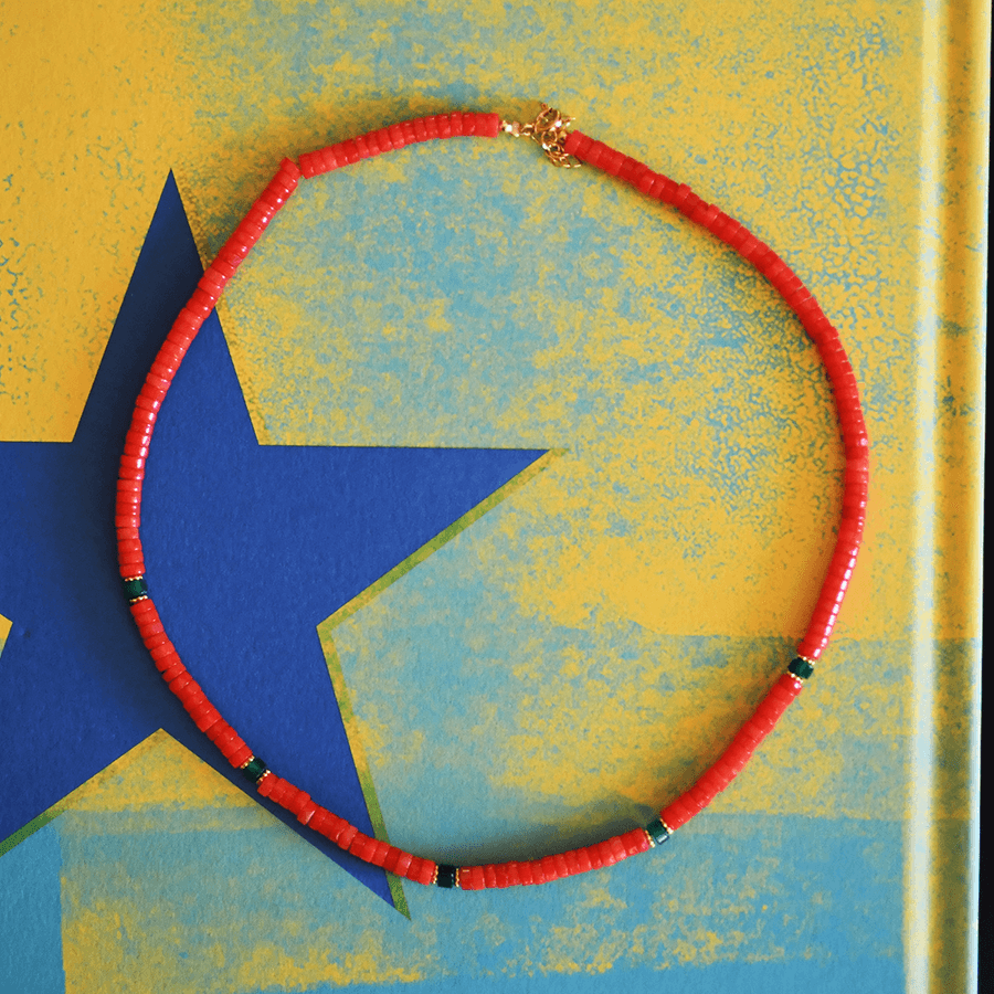 Colar em prata 925 com banho de ouro 18K e pedras naturais.