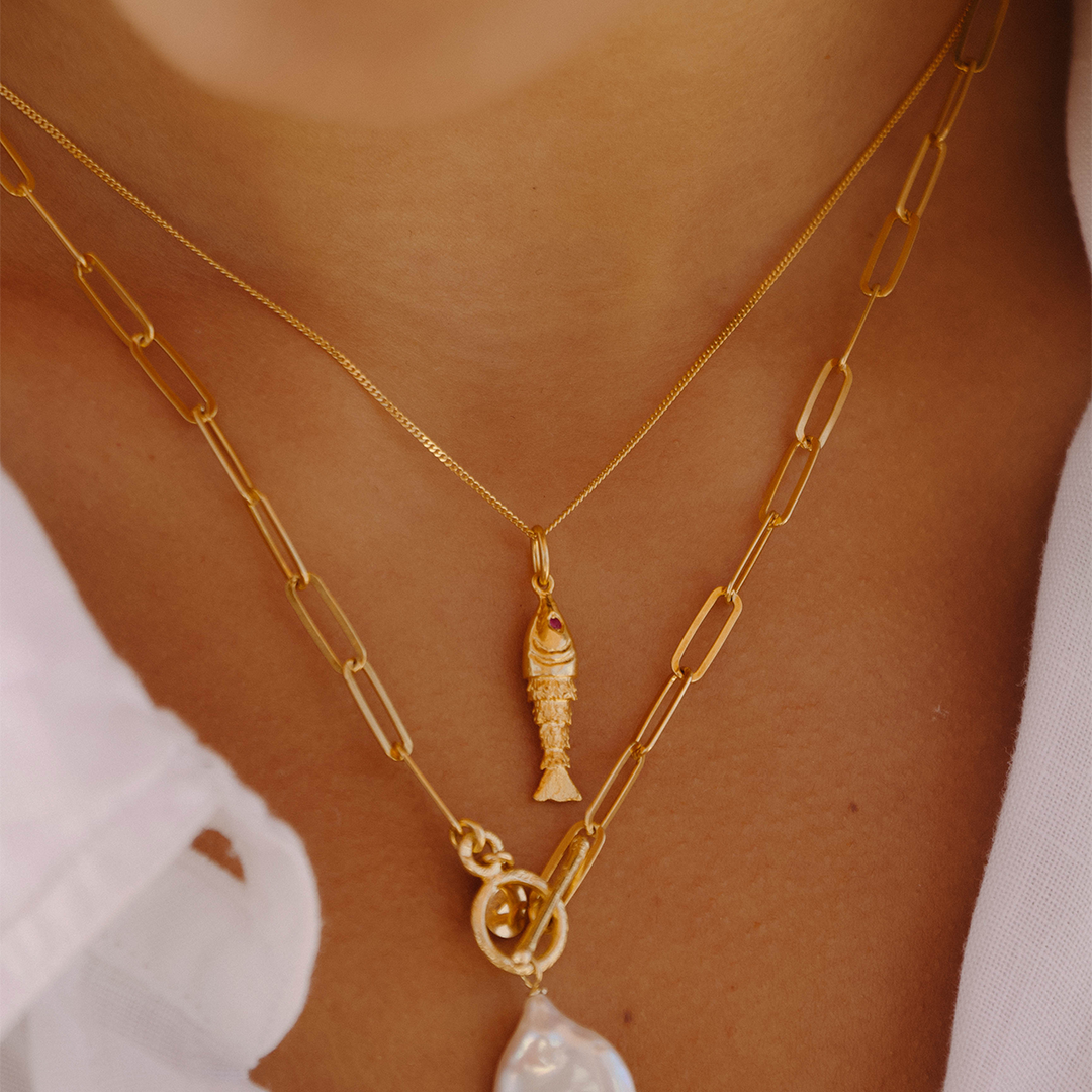 Colar em prata de lei 925 com banho de ouro 18K e pérola natural em modelo