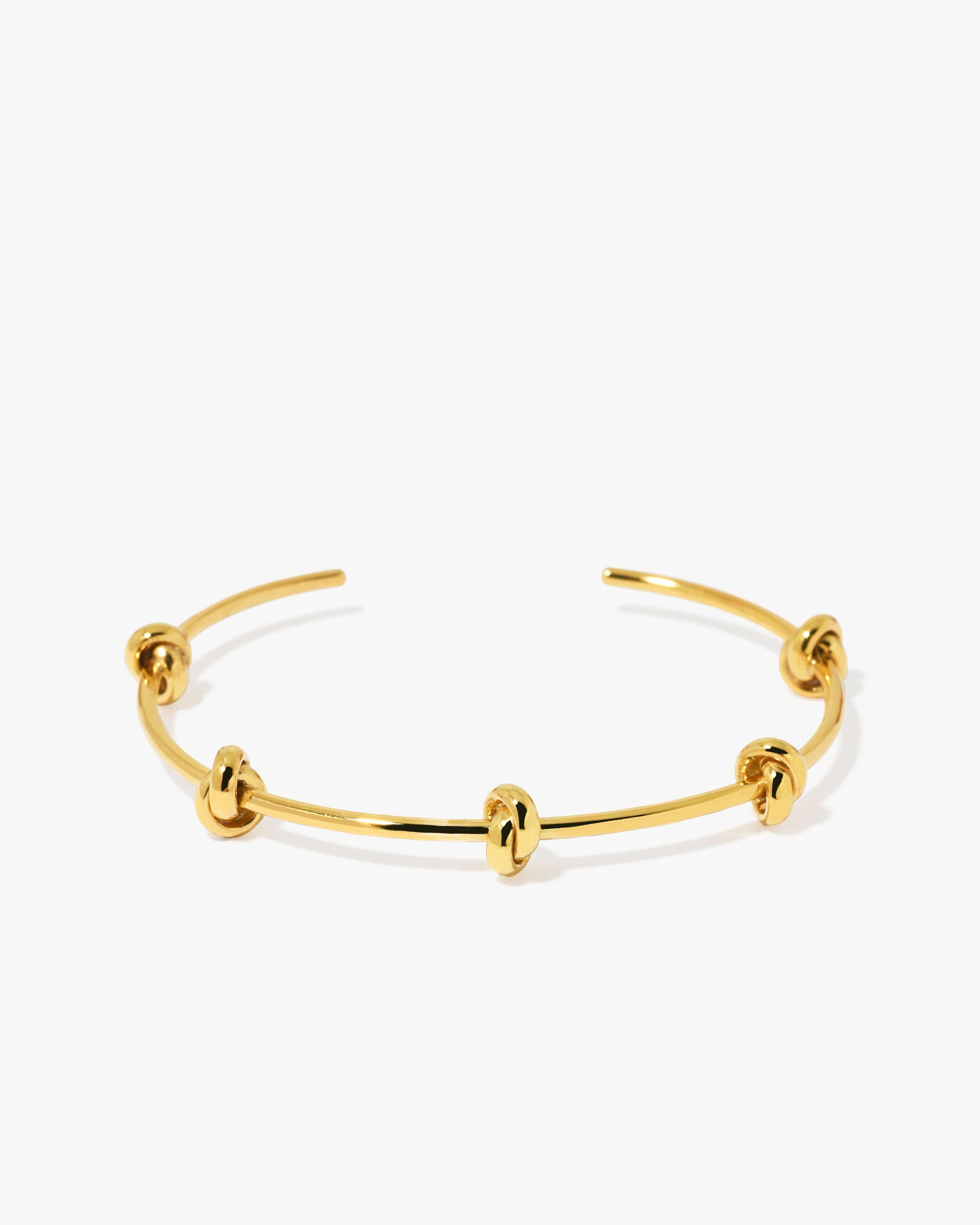 Escrava com nós fina de prata dourada.