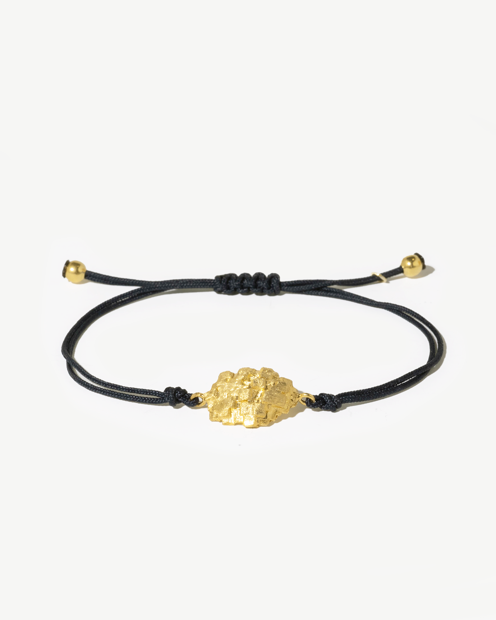 Pulseira texturizada com corda de agodão da coleçao MESHxPORTO em prata dourada 925.