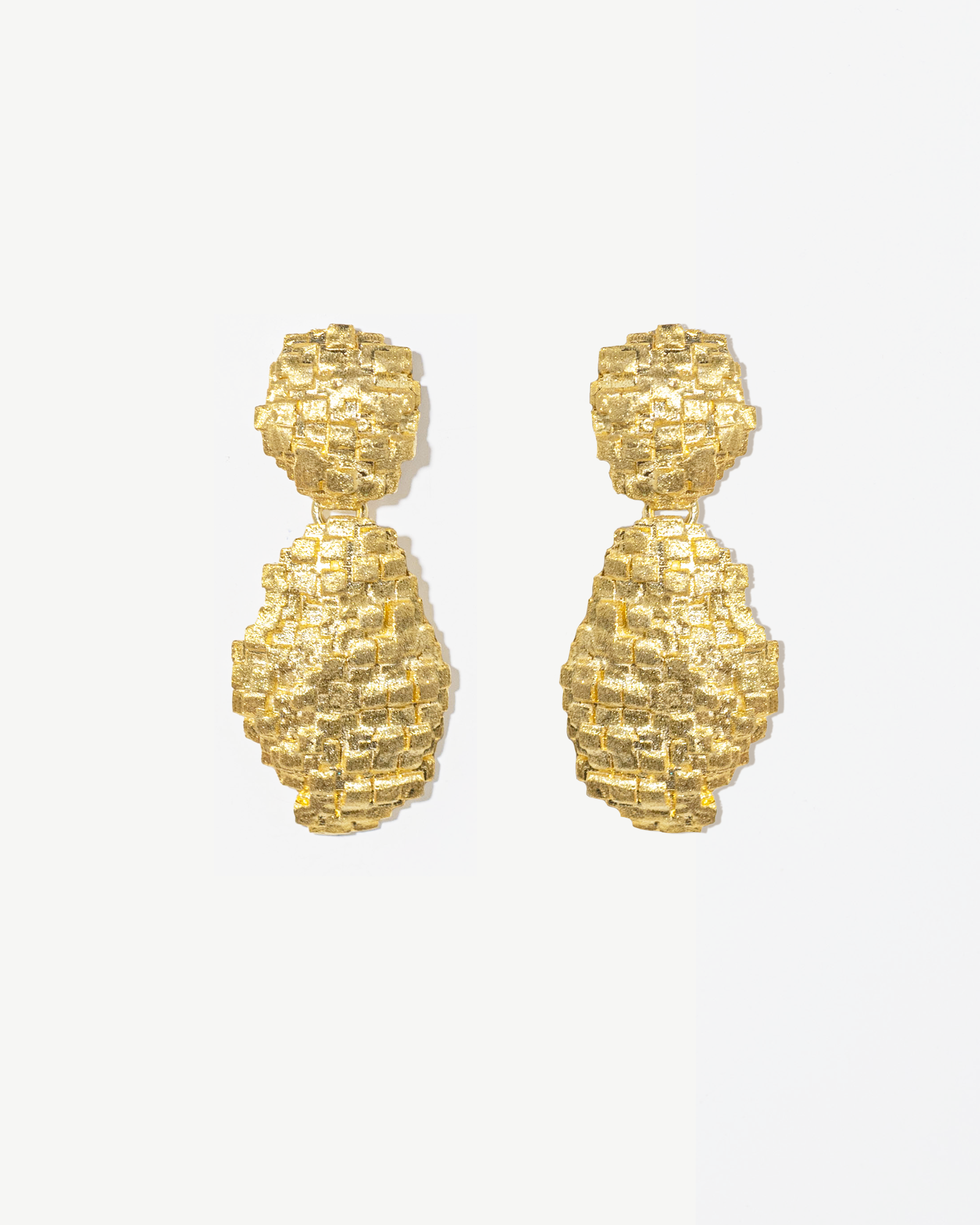 Brincos compridos texturizados da coleçao MESHxPORTO em prata dourada 925.