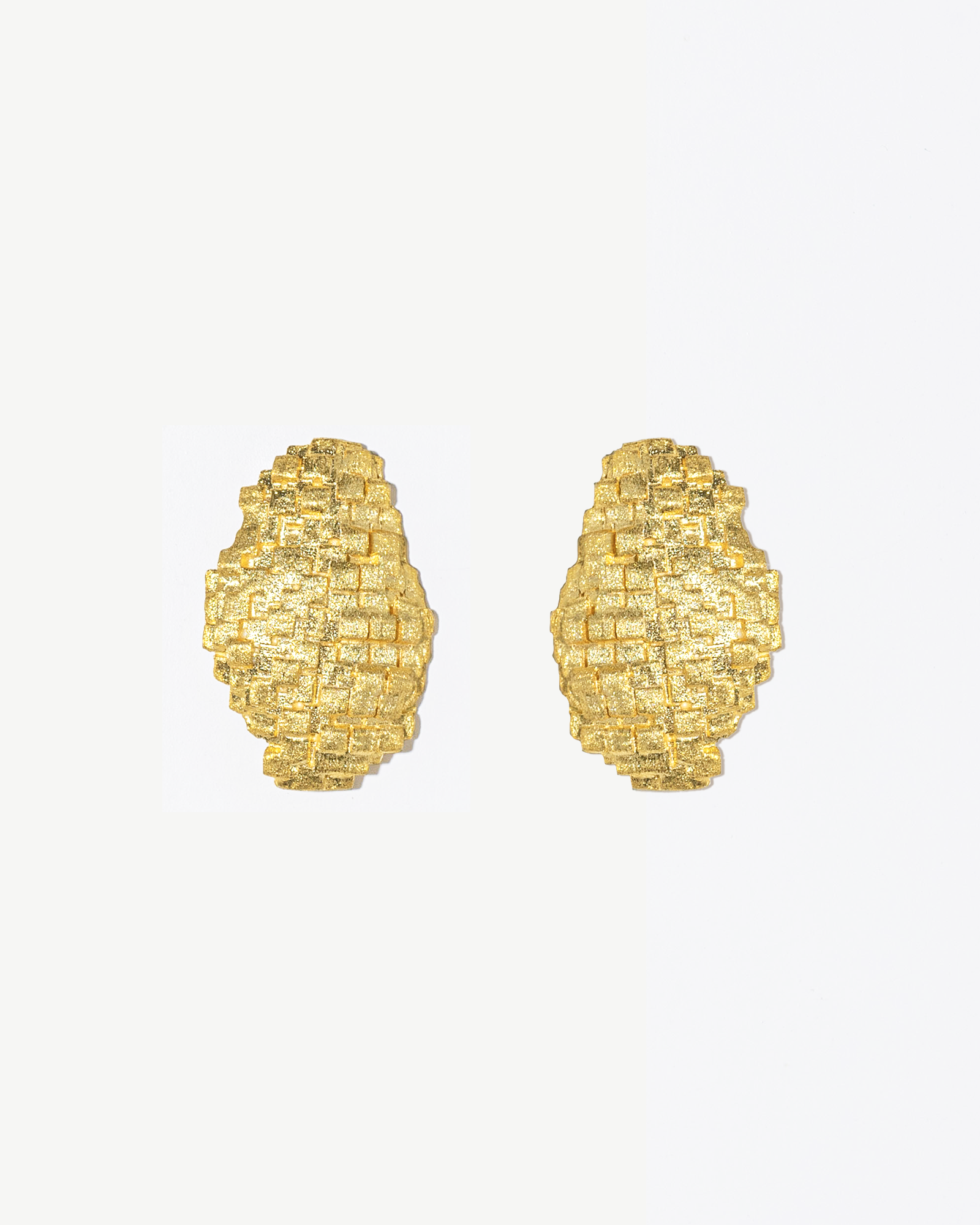 Brincos texturizados da coleçao MESHxPORTO em prata dourada 925.