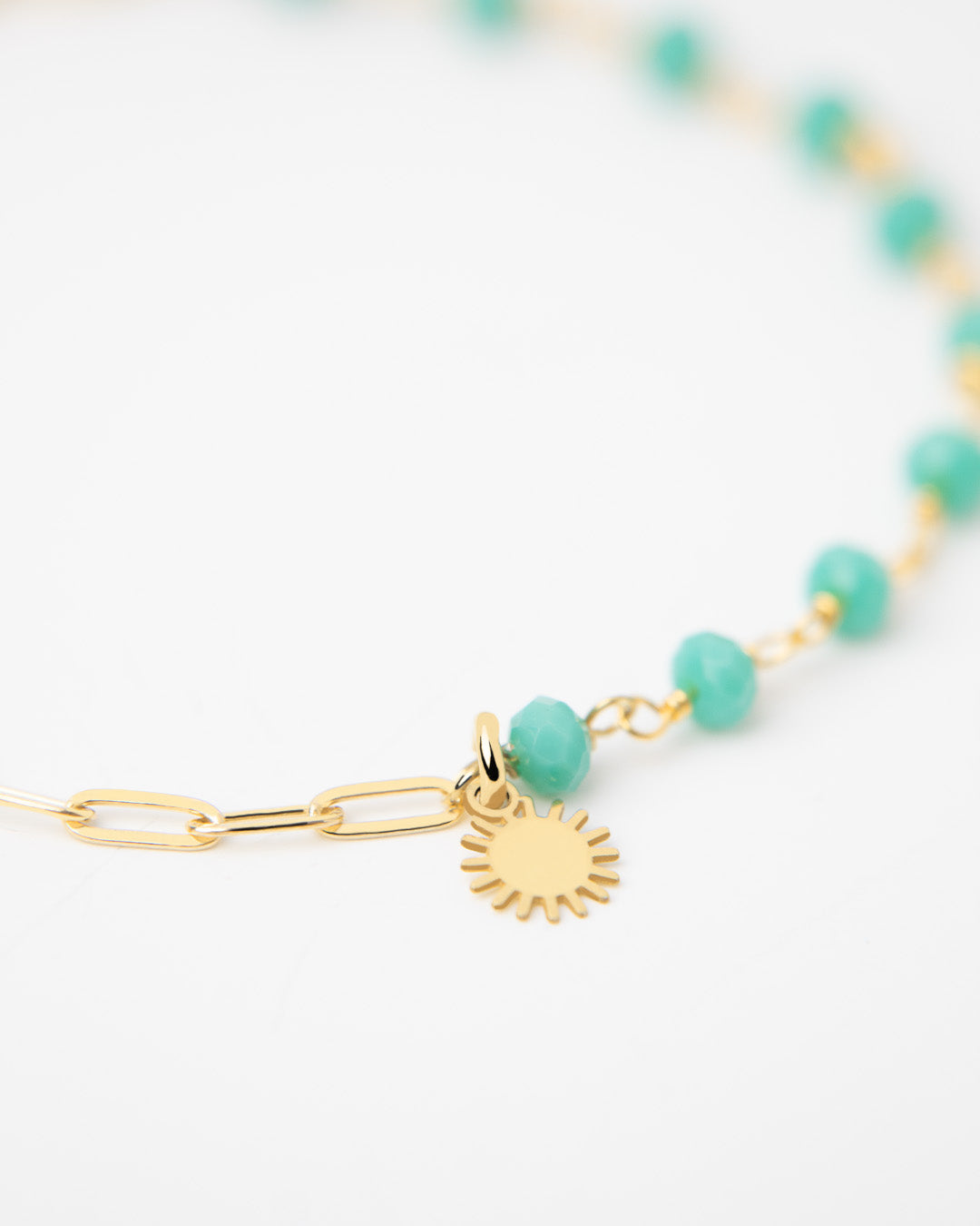 Pulseira em prata dourado com pedras