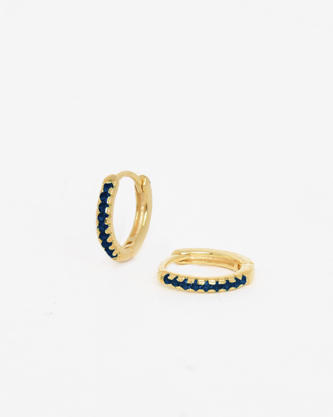 Argolas mini em prata com zirconias