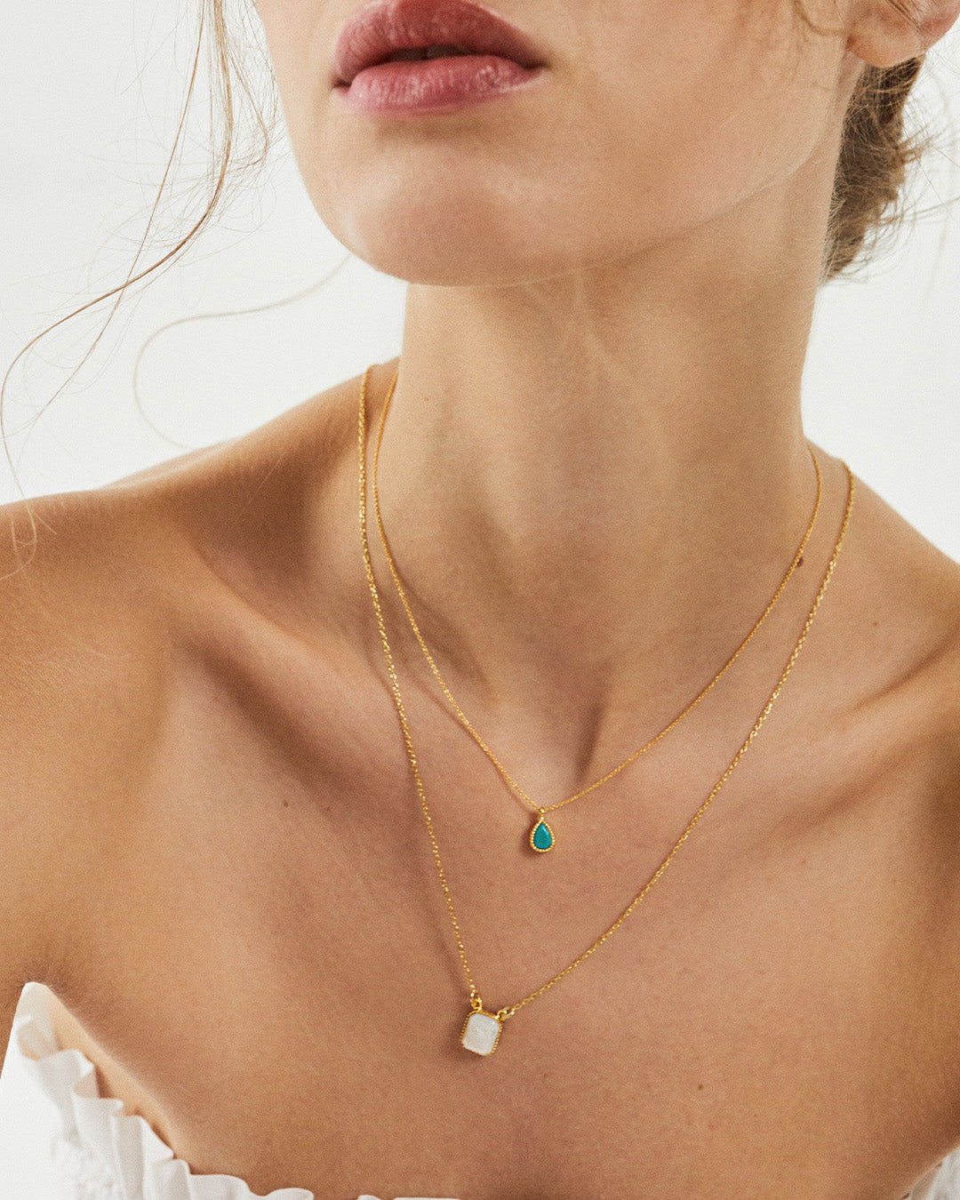 Escapulario em prata dourado com madreperola modelo