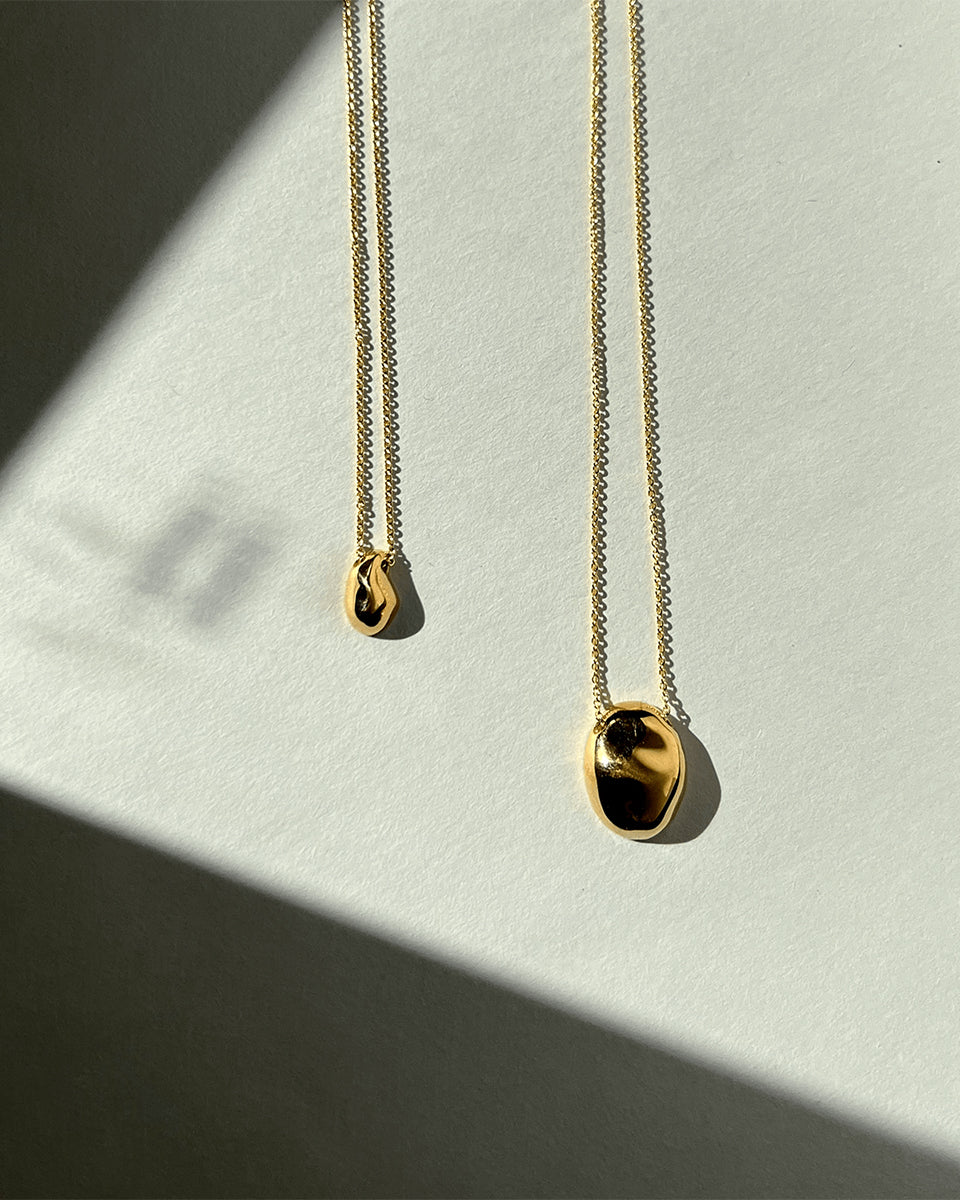 Colar com pendente dourado