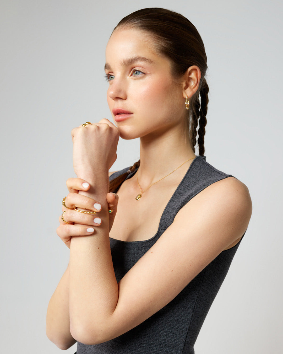 Argolas douradas com zirconias