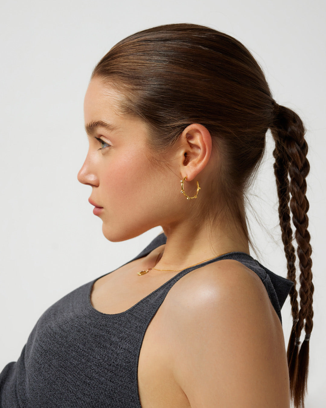 Argolas douradas com zirconias