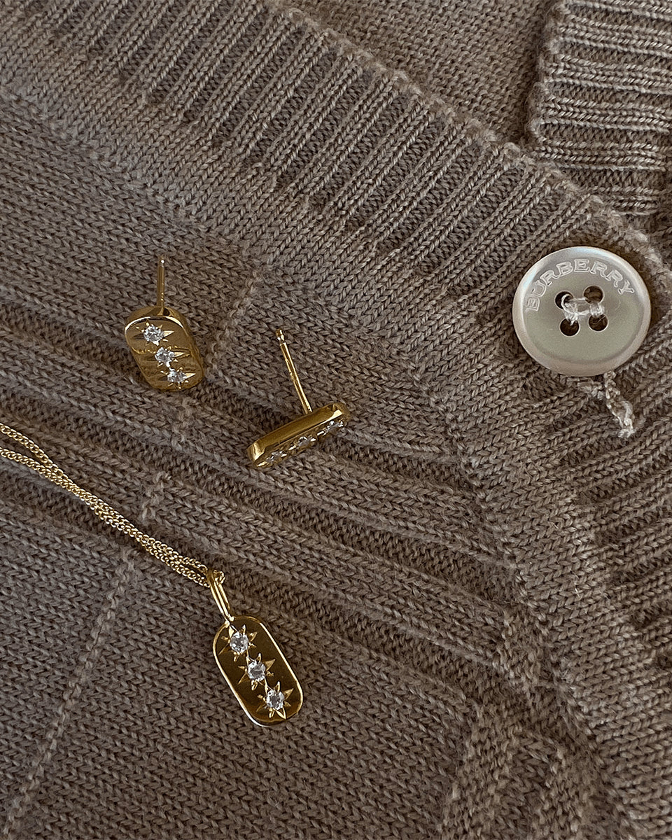 Colar dourado com zircónias