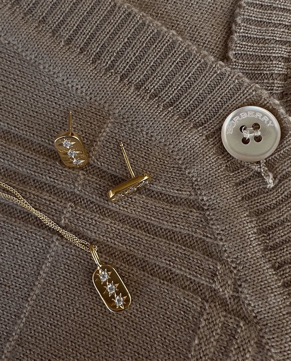 Colar dourado com zircónias