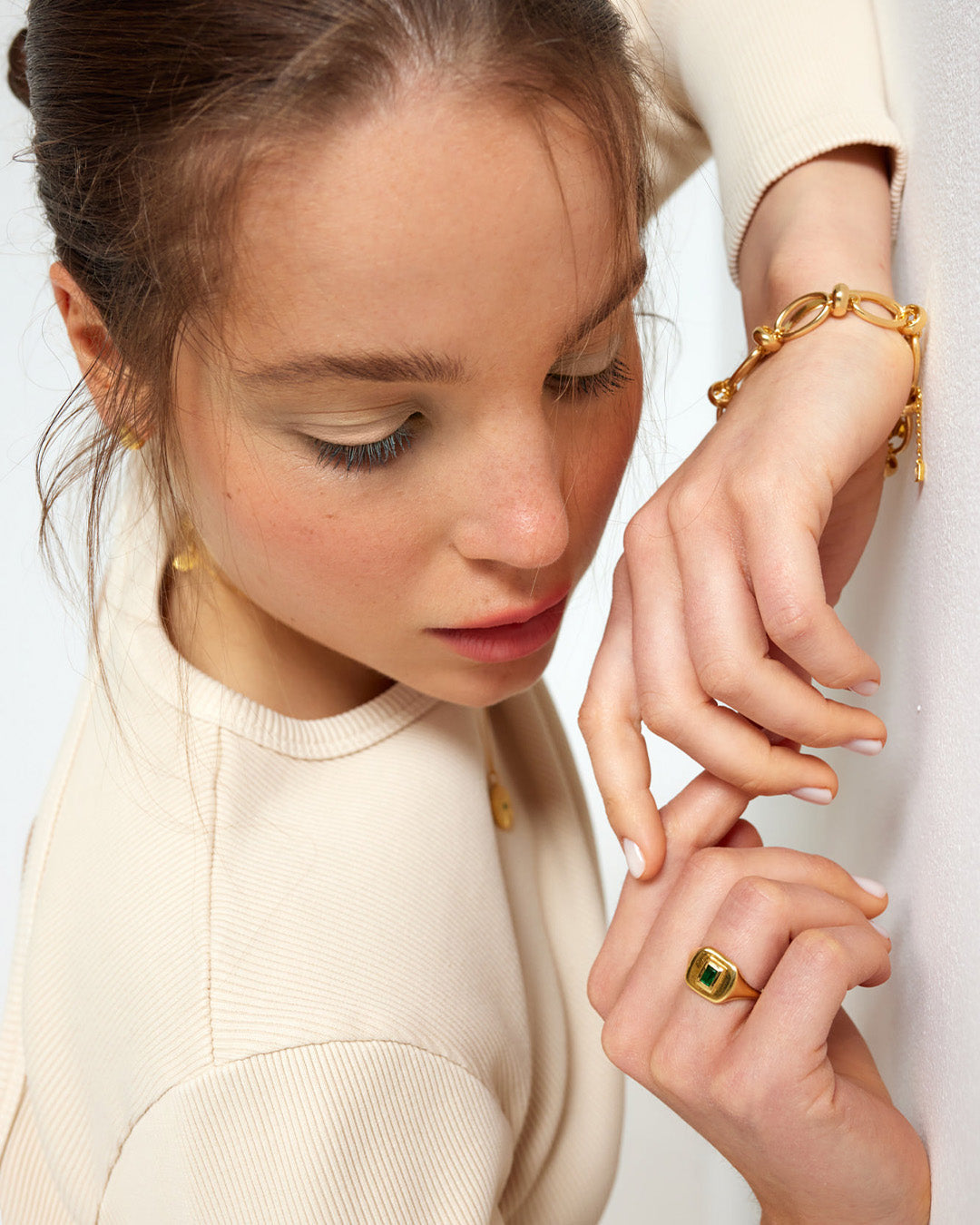 Anel Ivy dourado com zircónia