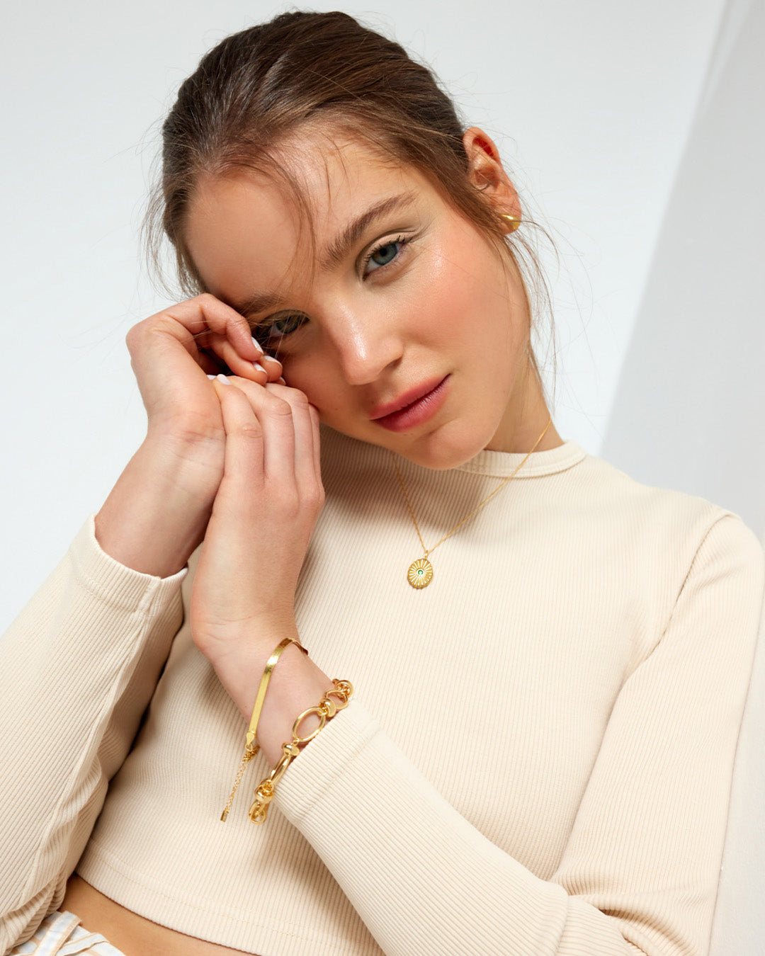 Colar dourado com pendente em prata 925 com banho de ouro 18K e zircónia