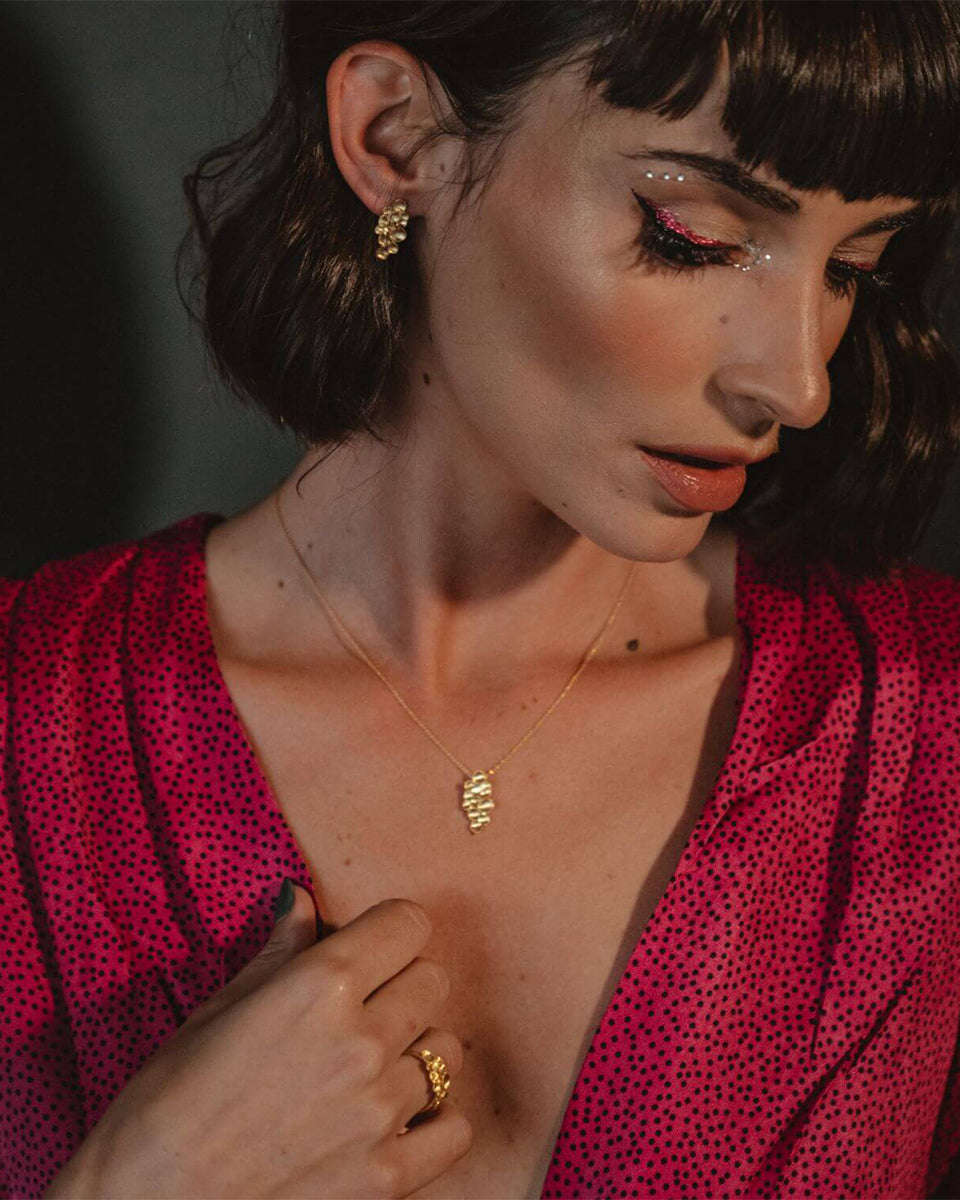 Colar com pendente dourado