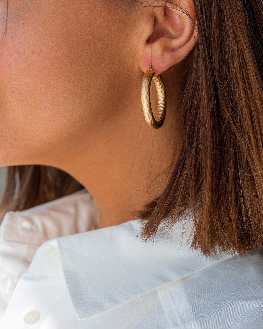 Argolas em prata 925 com banho de ouro 18K ou ródio em modelo.