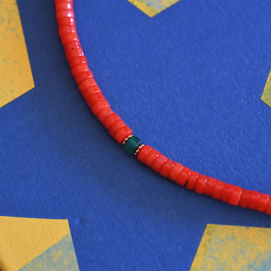 Colar em prata 925 com banho de ouro 18K e pedras naturais.