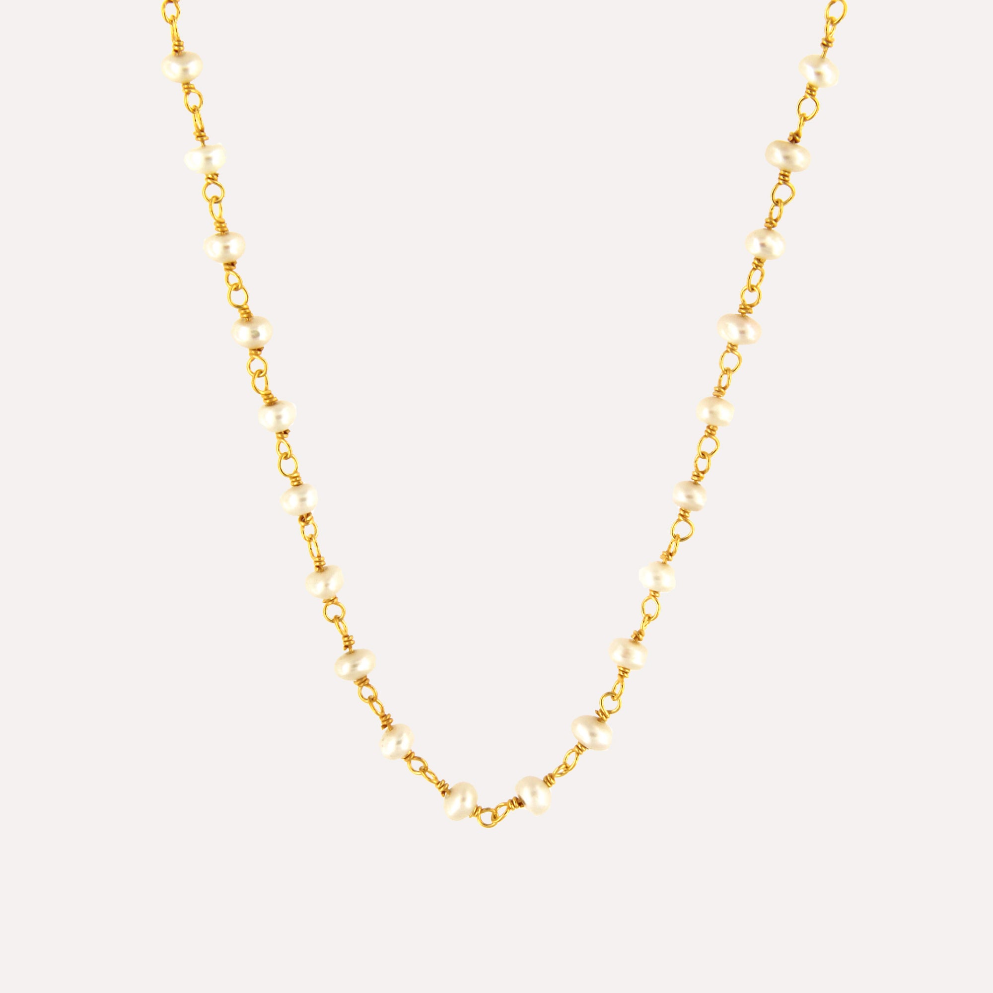 Colar em prata dourada com pérolas naturais