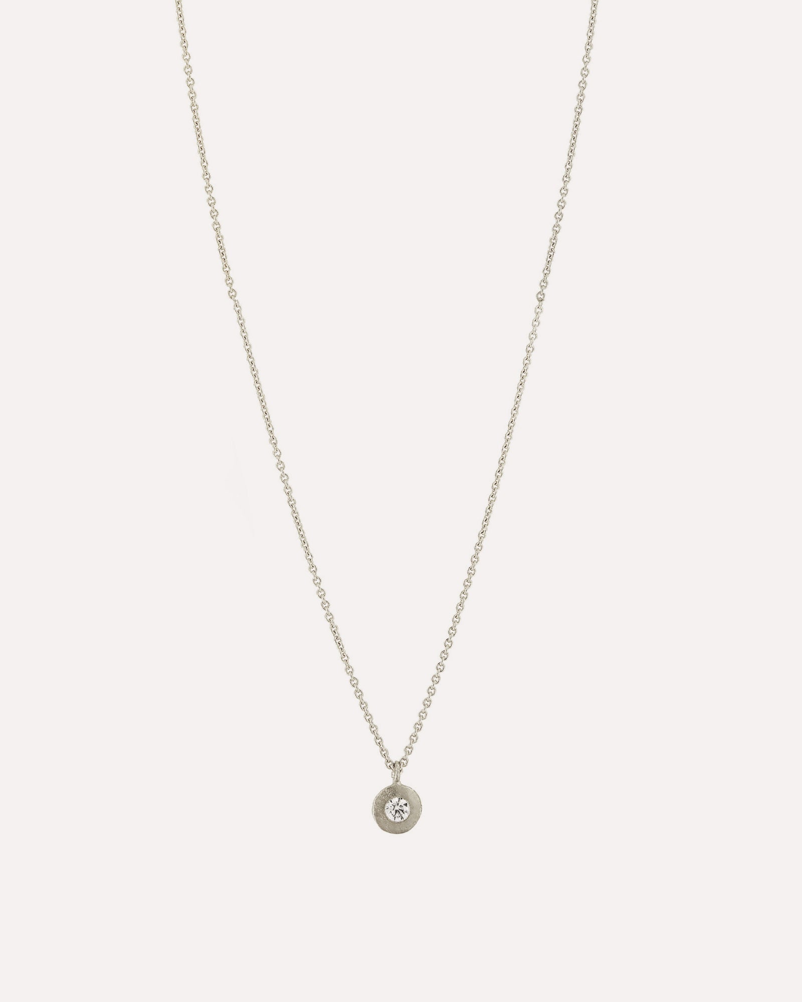 Colar com mini pendente em prata com zirconia