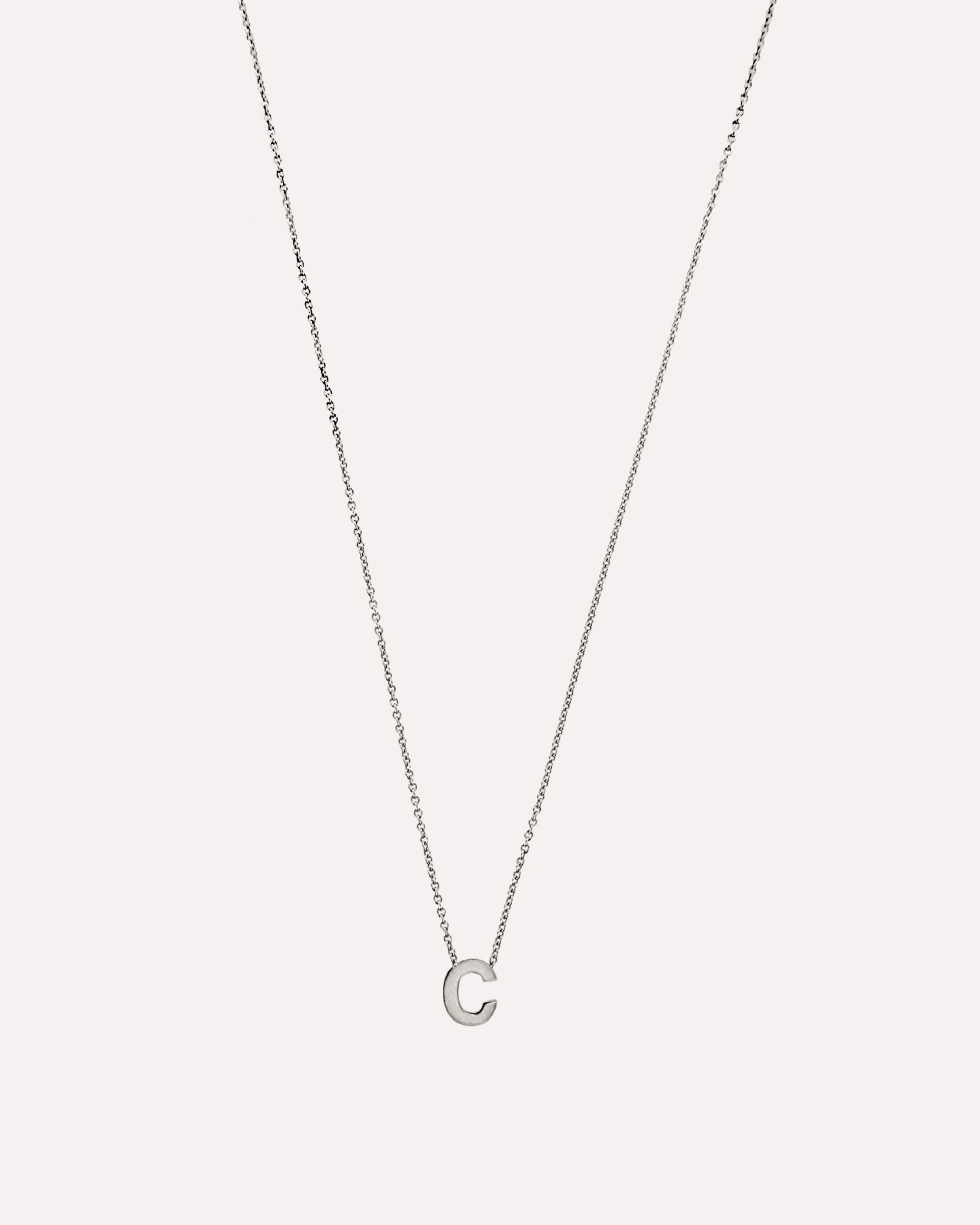 Colar letra inicial em prata