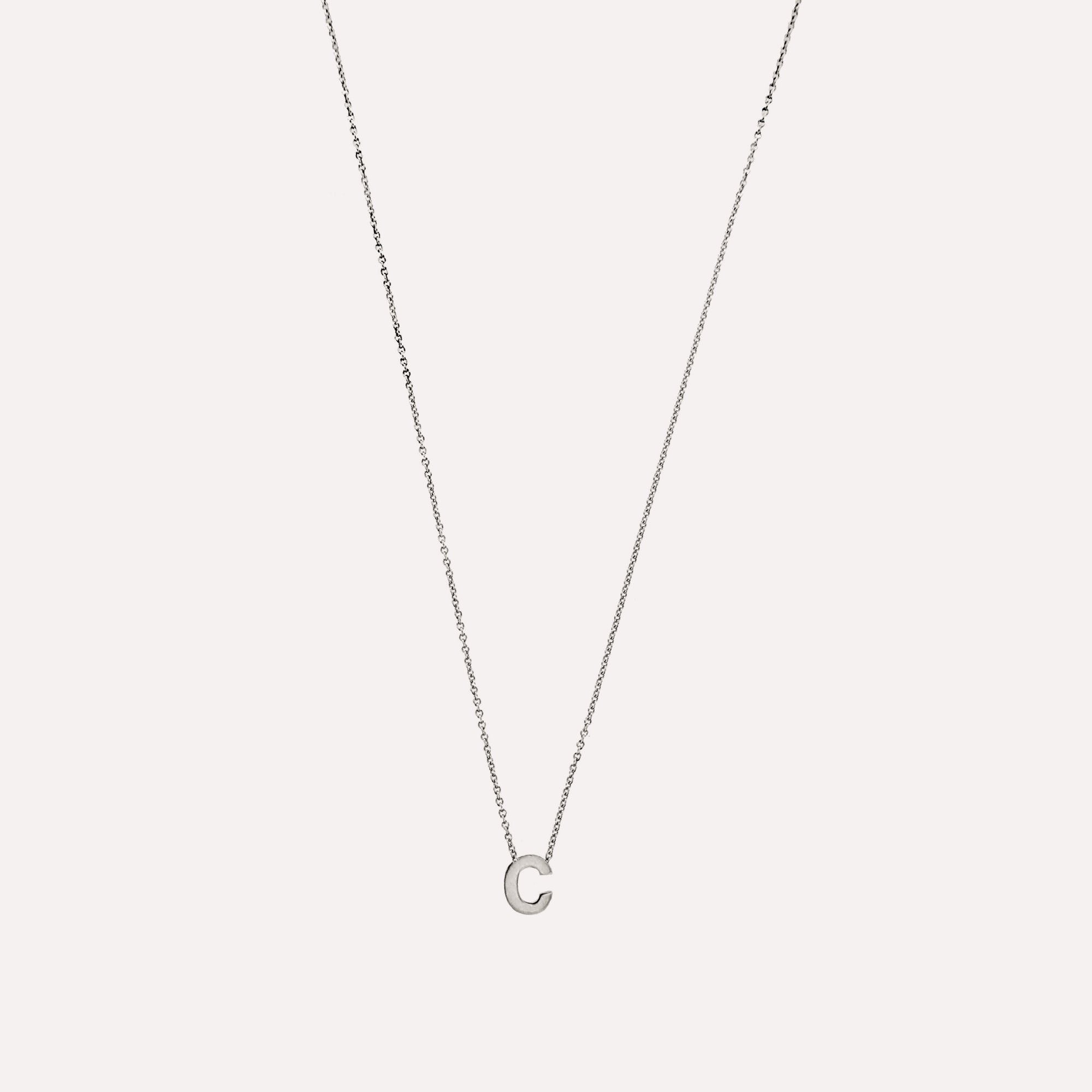 Colar letra inicial em prata