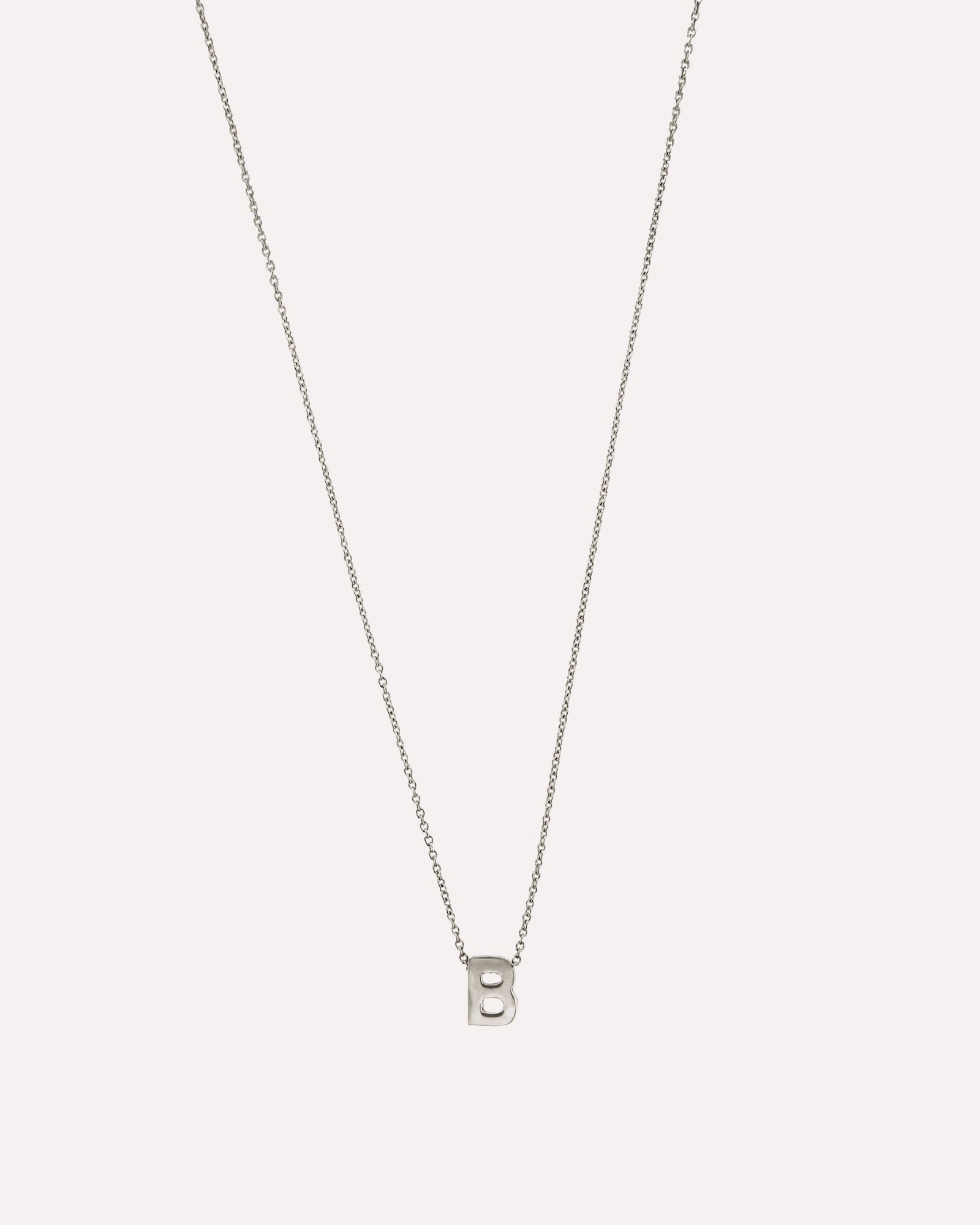 Colar letra inicial em prata