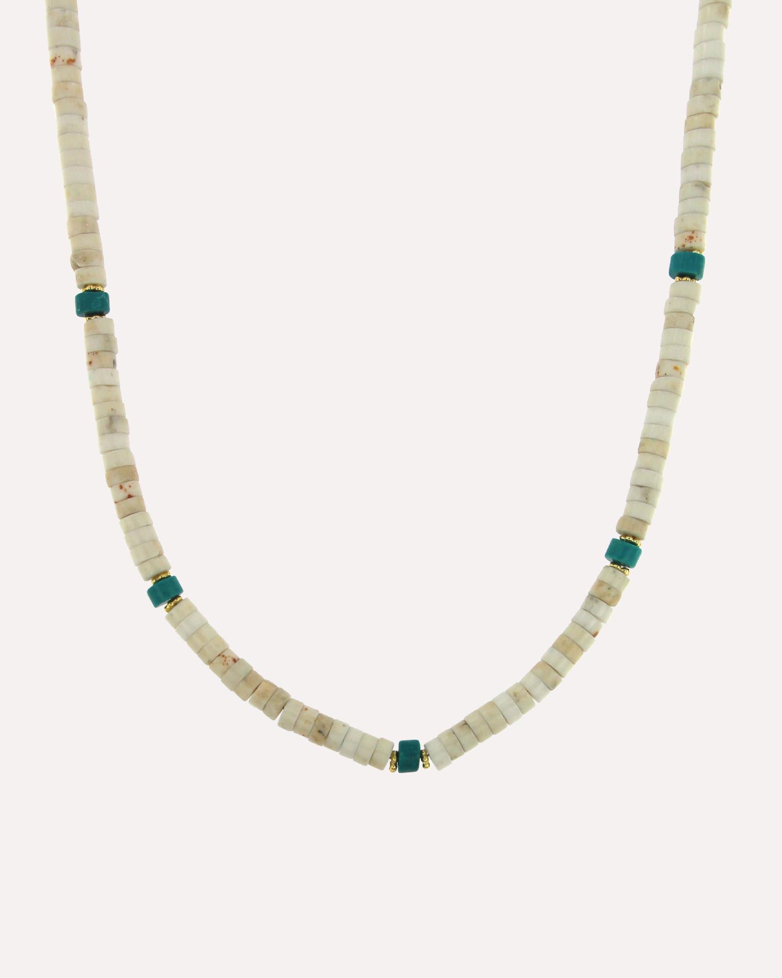 Colar com pedras coloridas