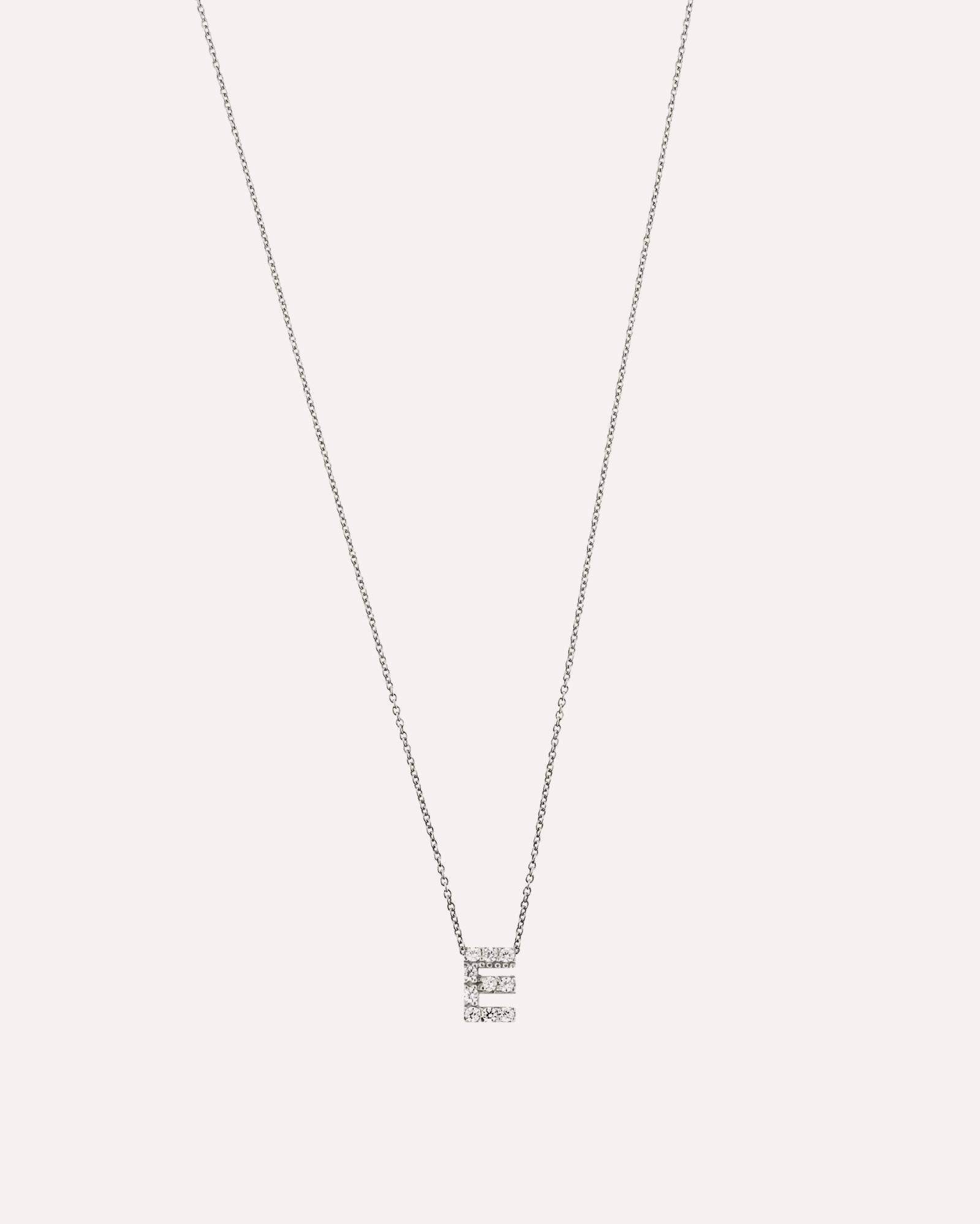 Colar letra inicial em prata