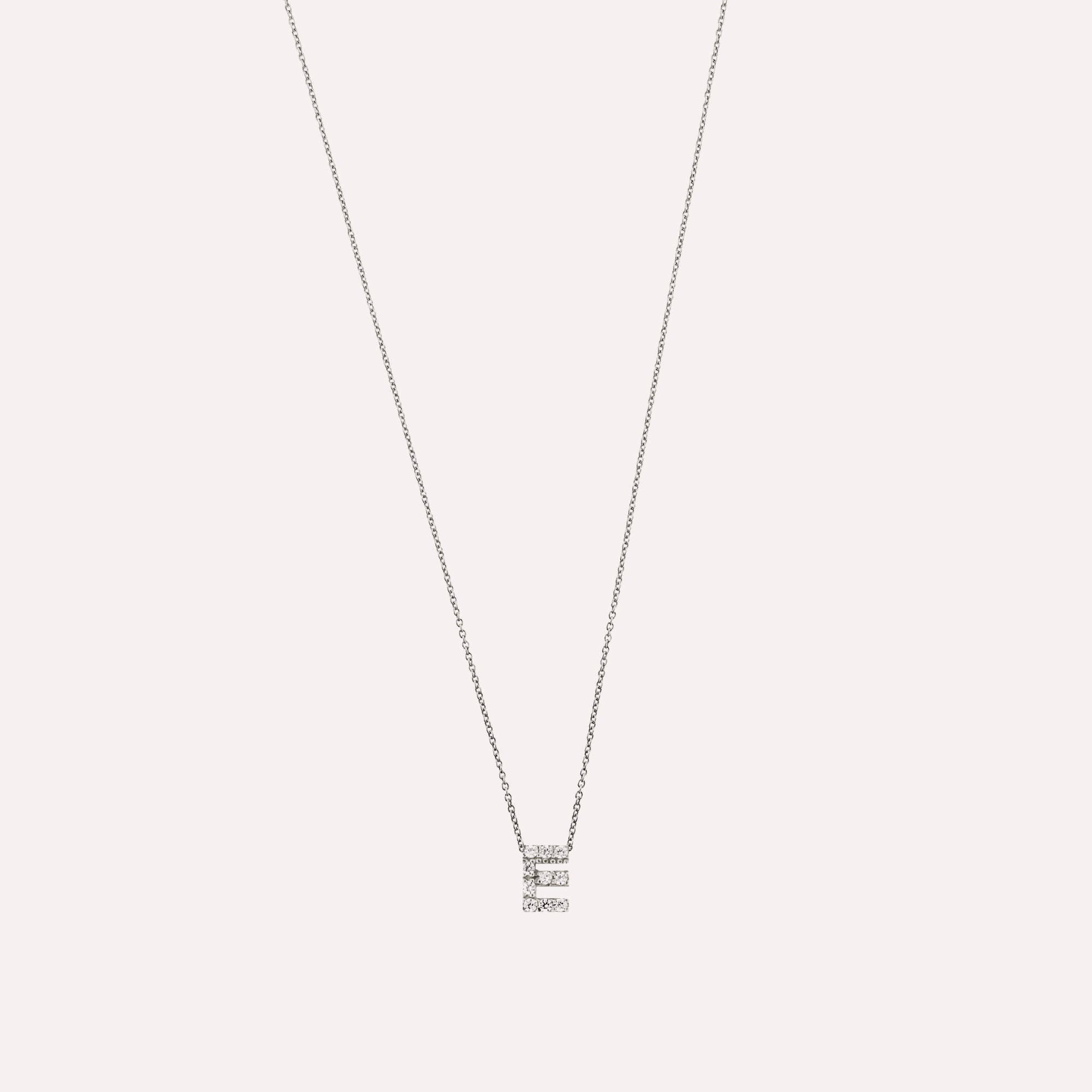 Colar letra inicial em prata