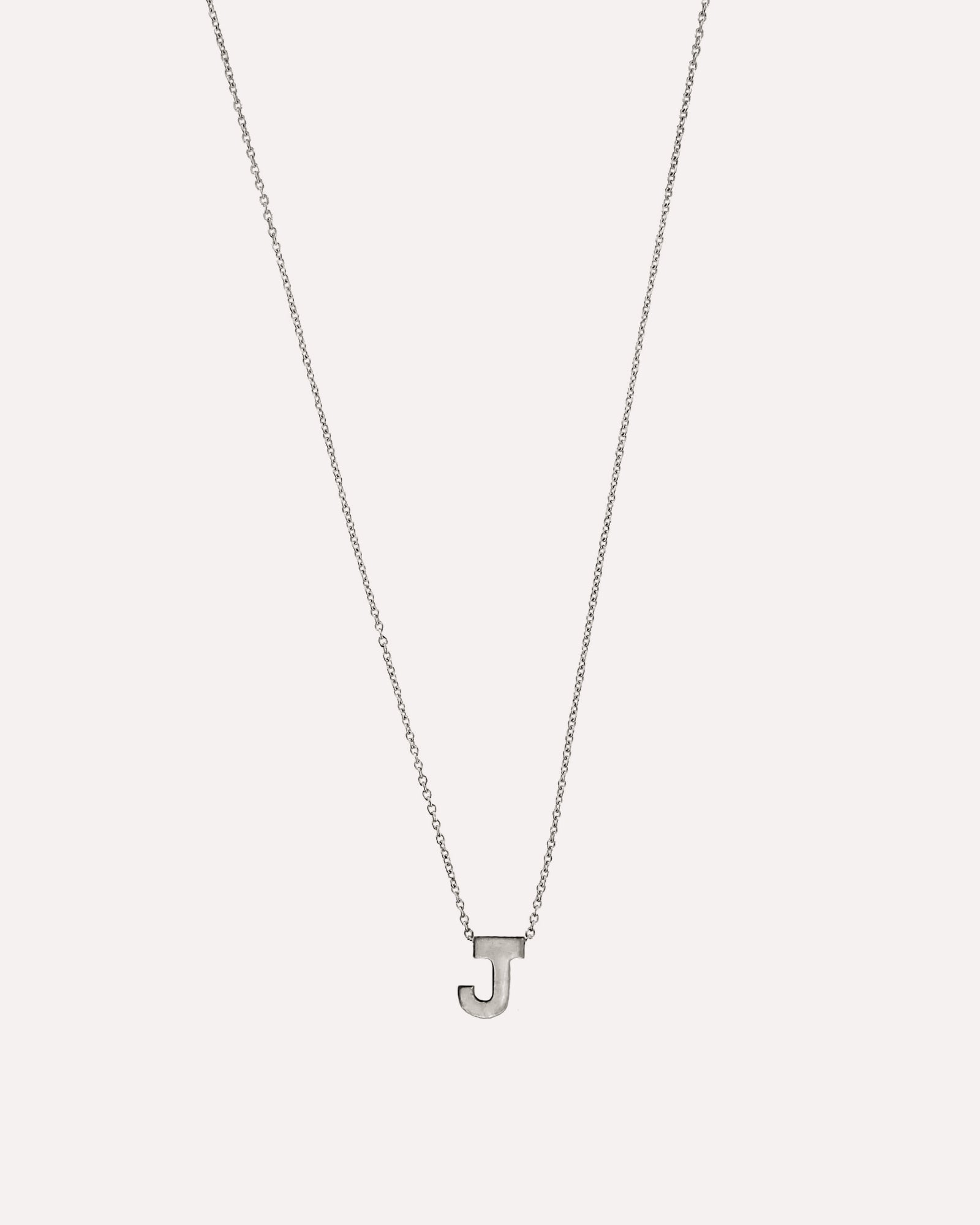 Colar letra inicial em prata