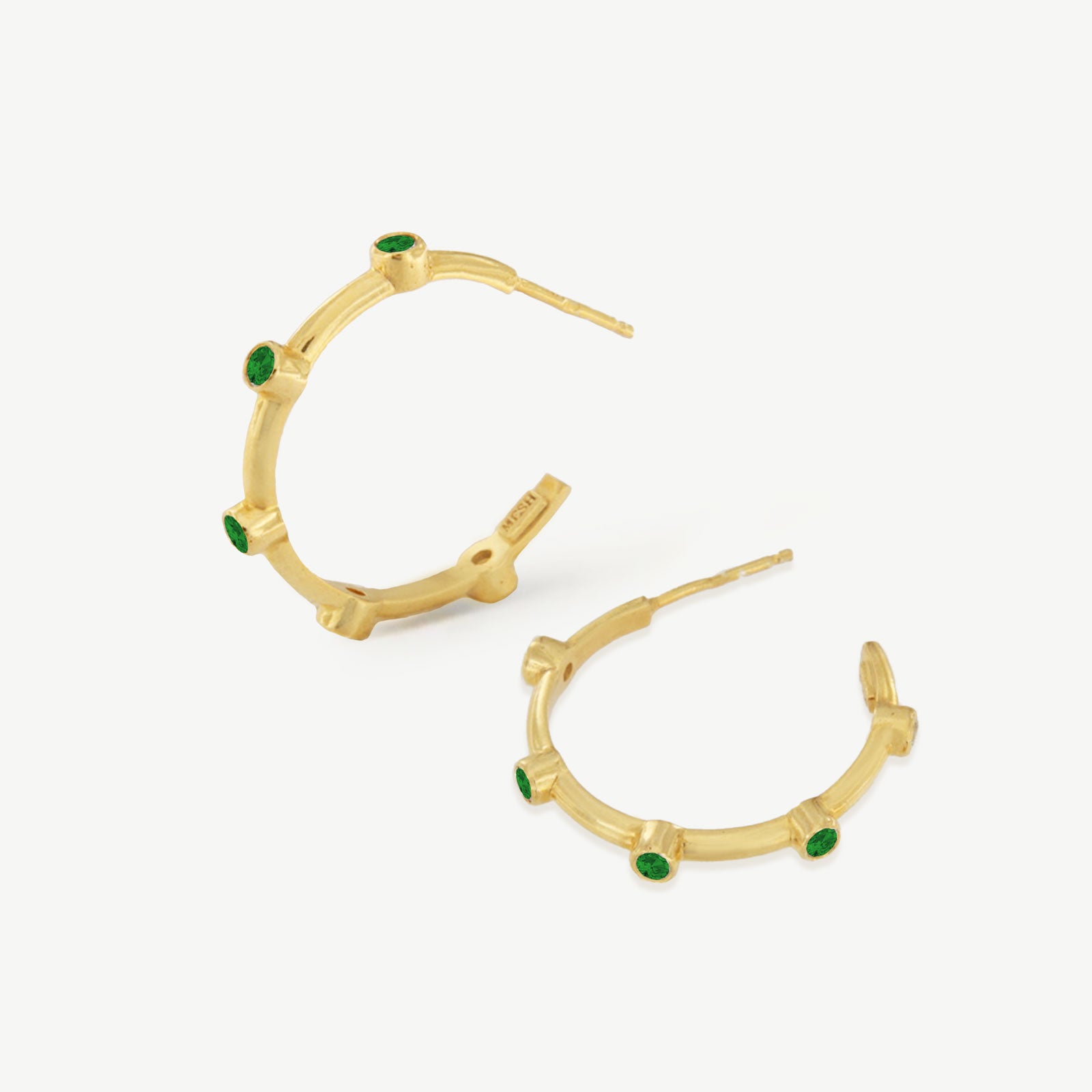 Argolas em prata 925 com banho de ouro 18K ou ródio e zircónias cúbicas em relevo