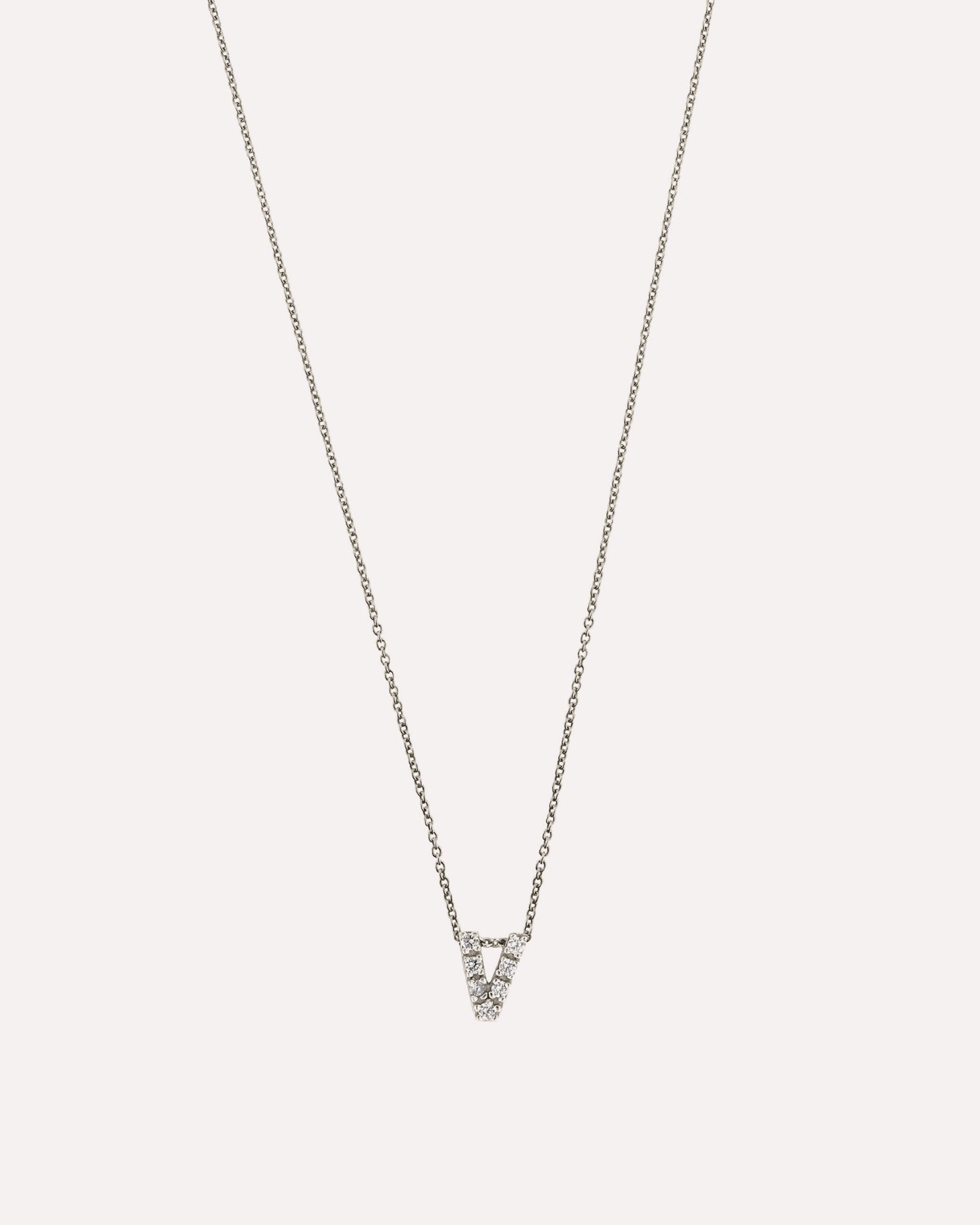 Colar letra inicial em prata