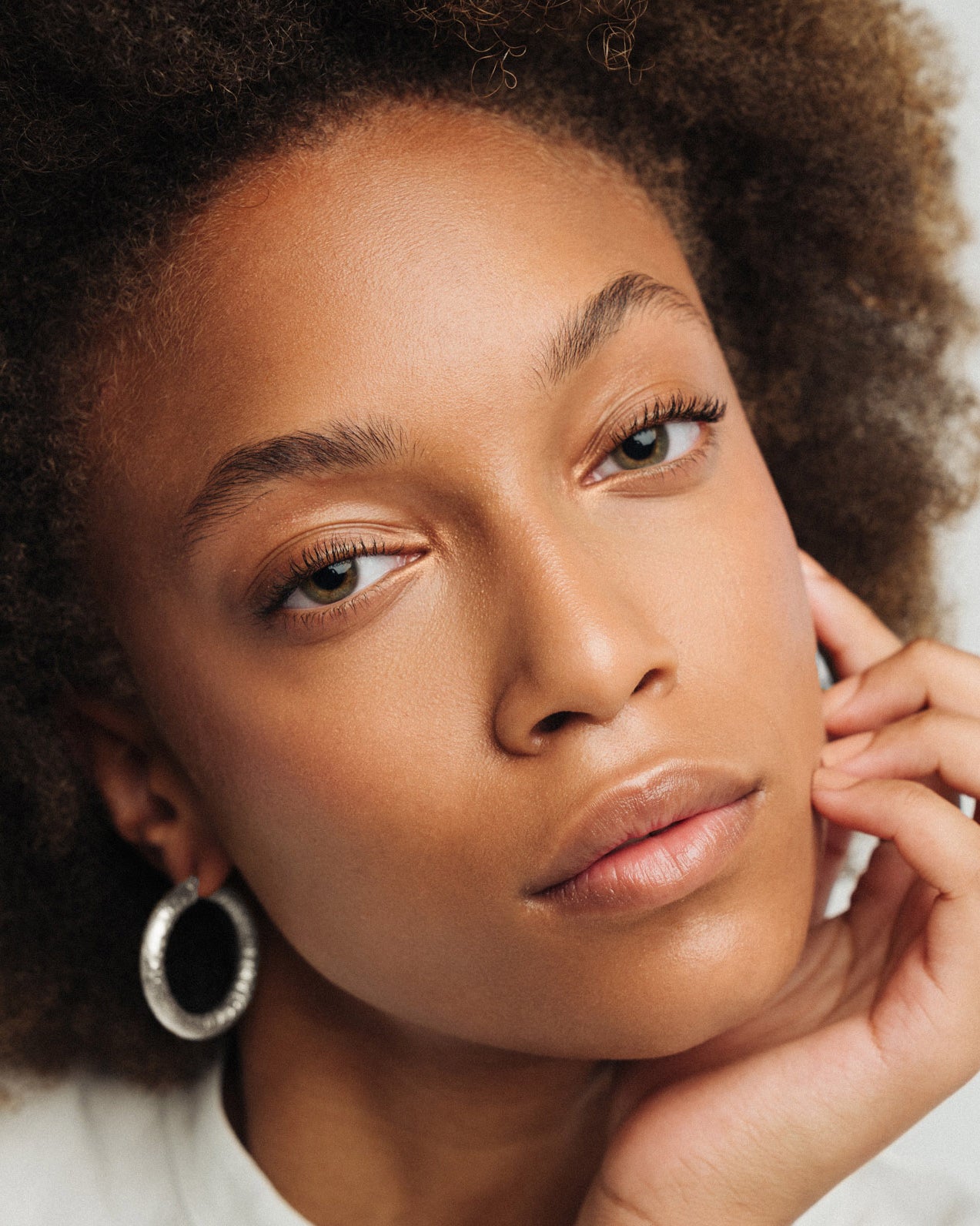 Argolas em prata 925 com banho de ouro 18K ou ródio em modelo.