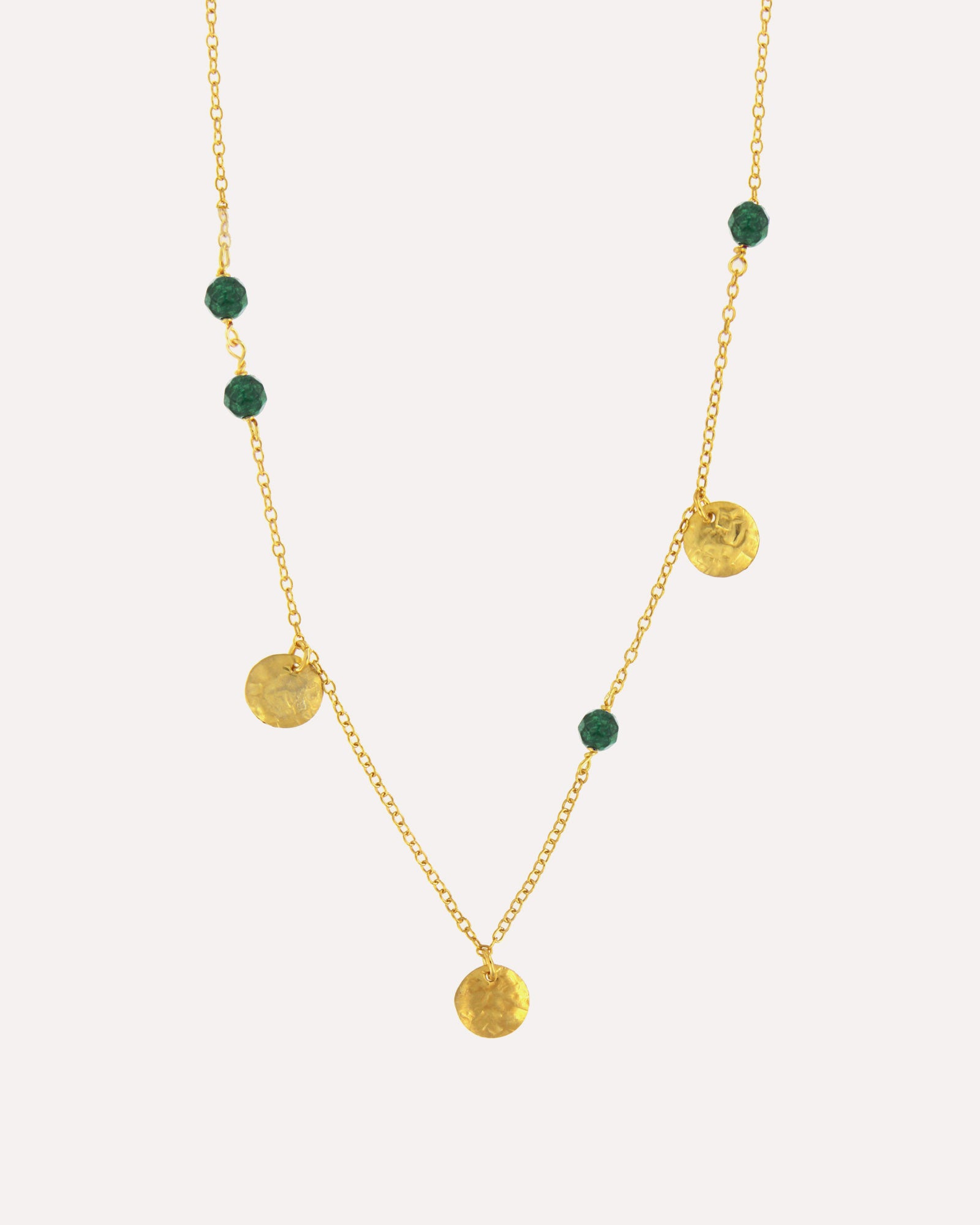 Colar com medalhas pendestes e pedras coloridas