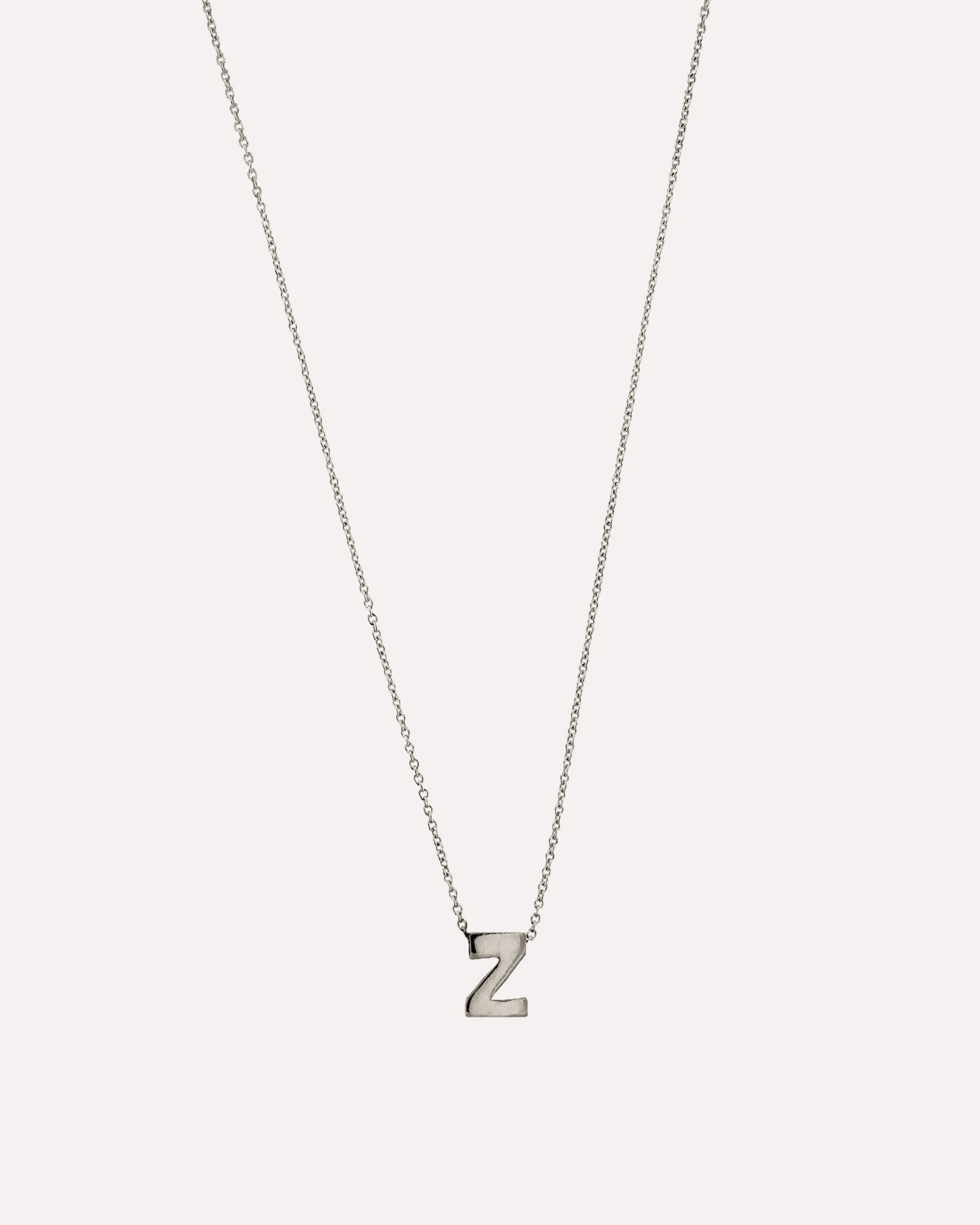 Colar letra inicial em prata