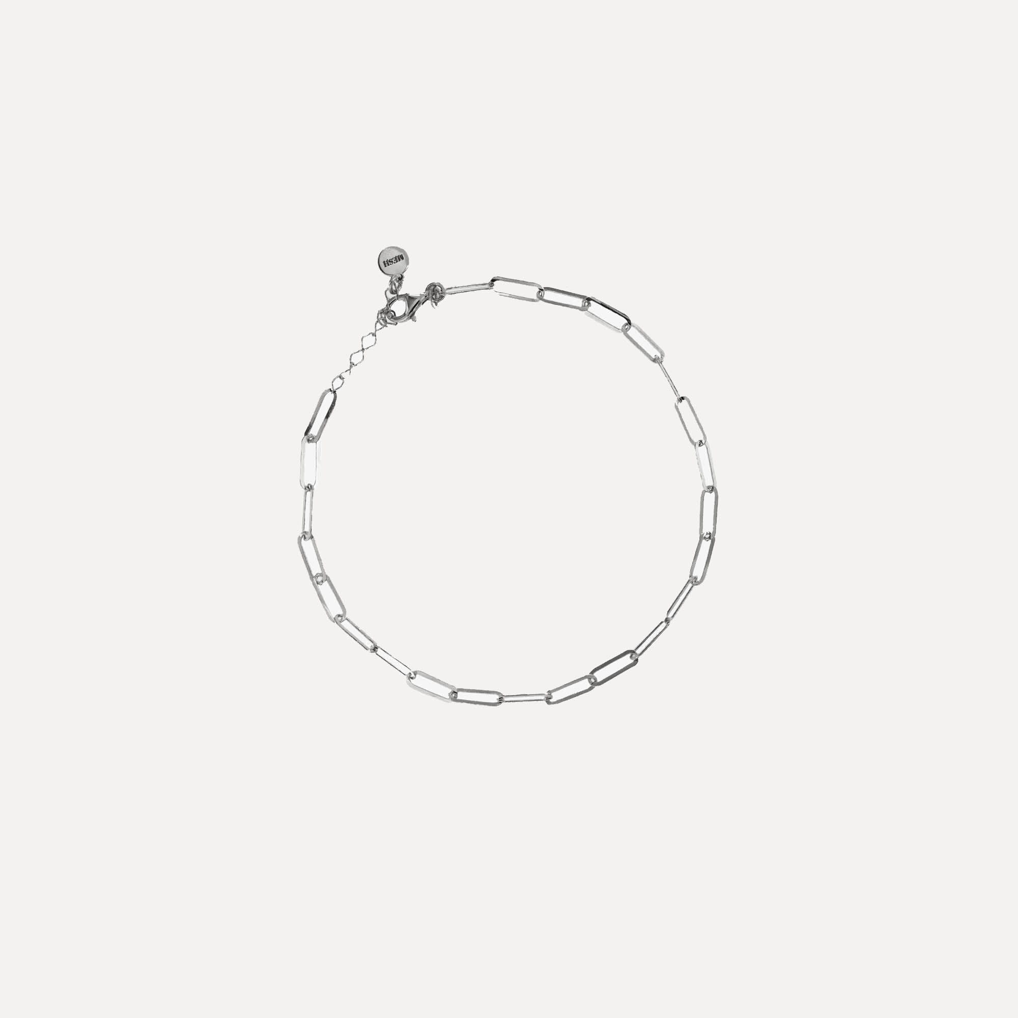 Pulseira de pé em corrente de elos de prata 925 com banho de ródio.