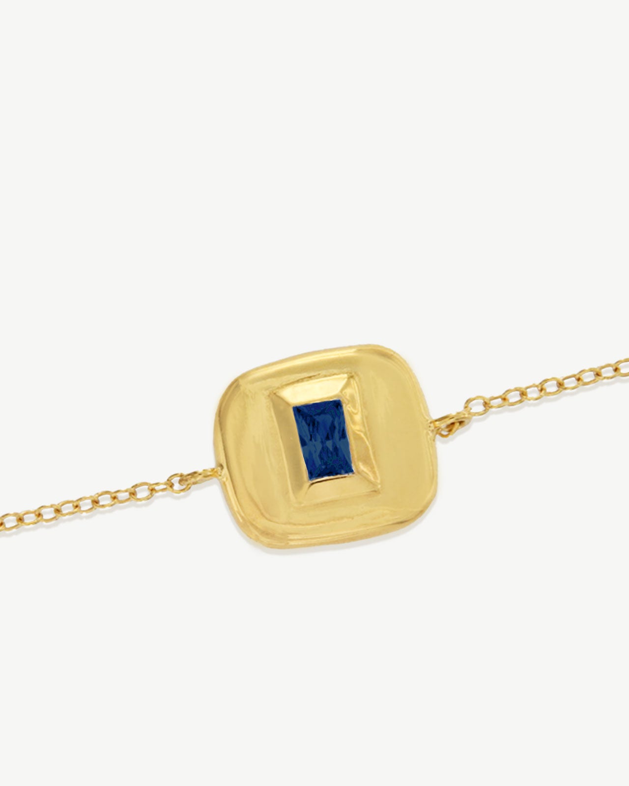 Pulseira em prata 925 e banho de ouro 18K ou ródio com detalhe irregular e zircónia.
