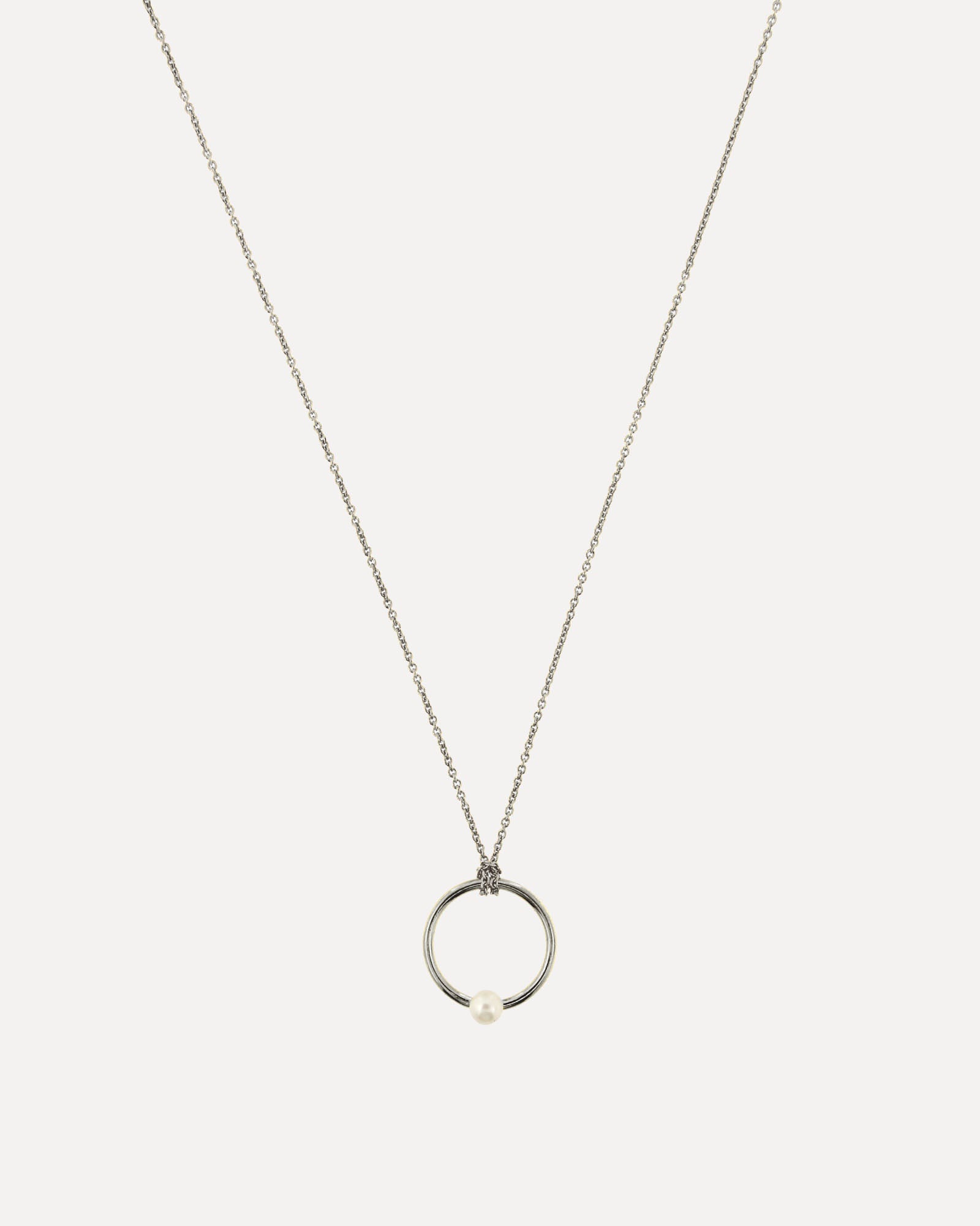 Colar com pendente minimalsta em prata com pérola natural