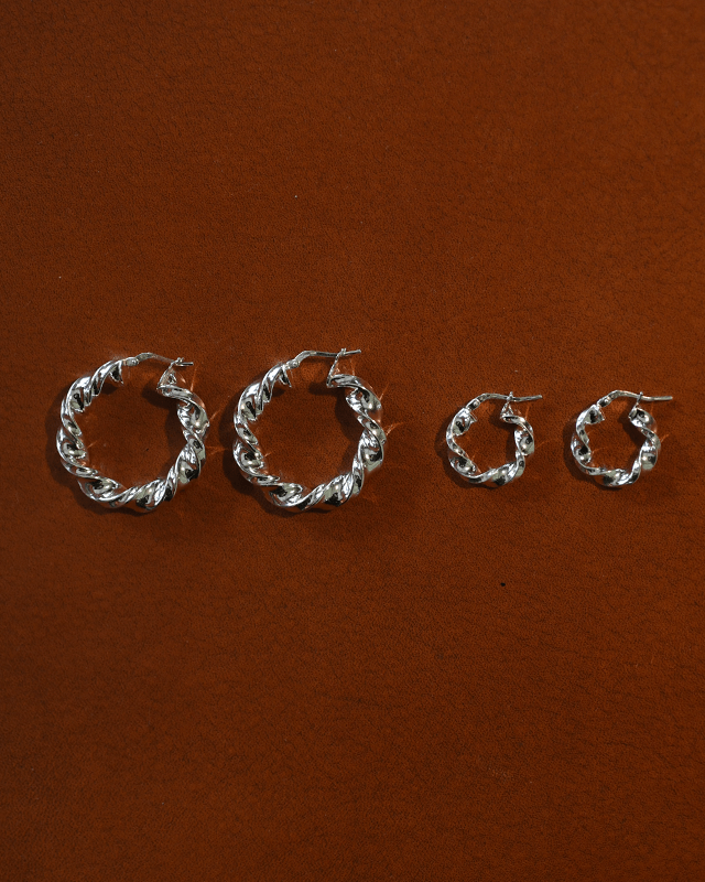 Argolas em prata 925 com banho de ouro 18K ou ródio.