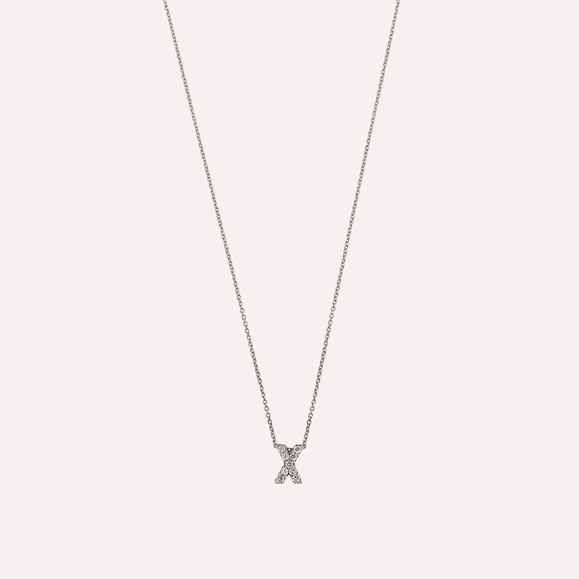 Colar letra inicial em prata