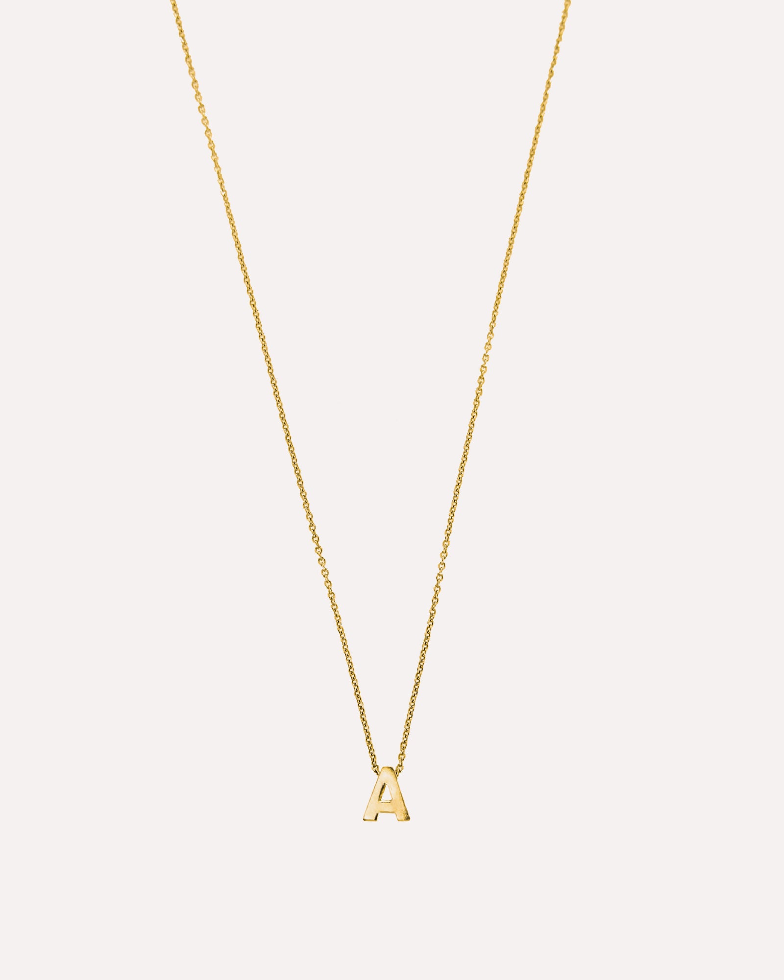 Colar letra inicial em prata