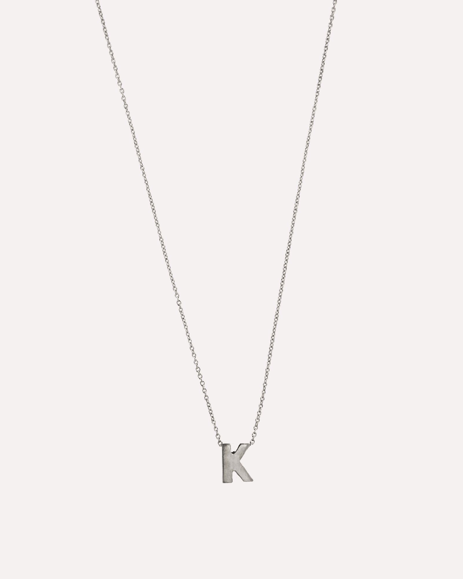 Colar letra inicial em prata