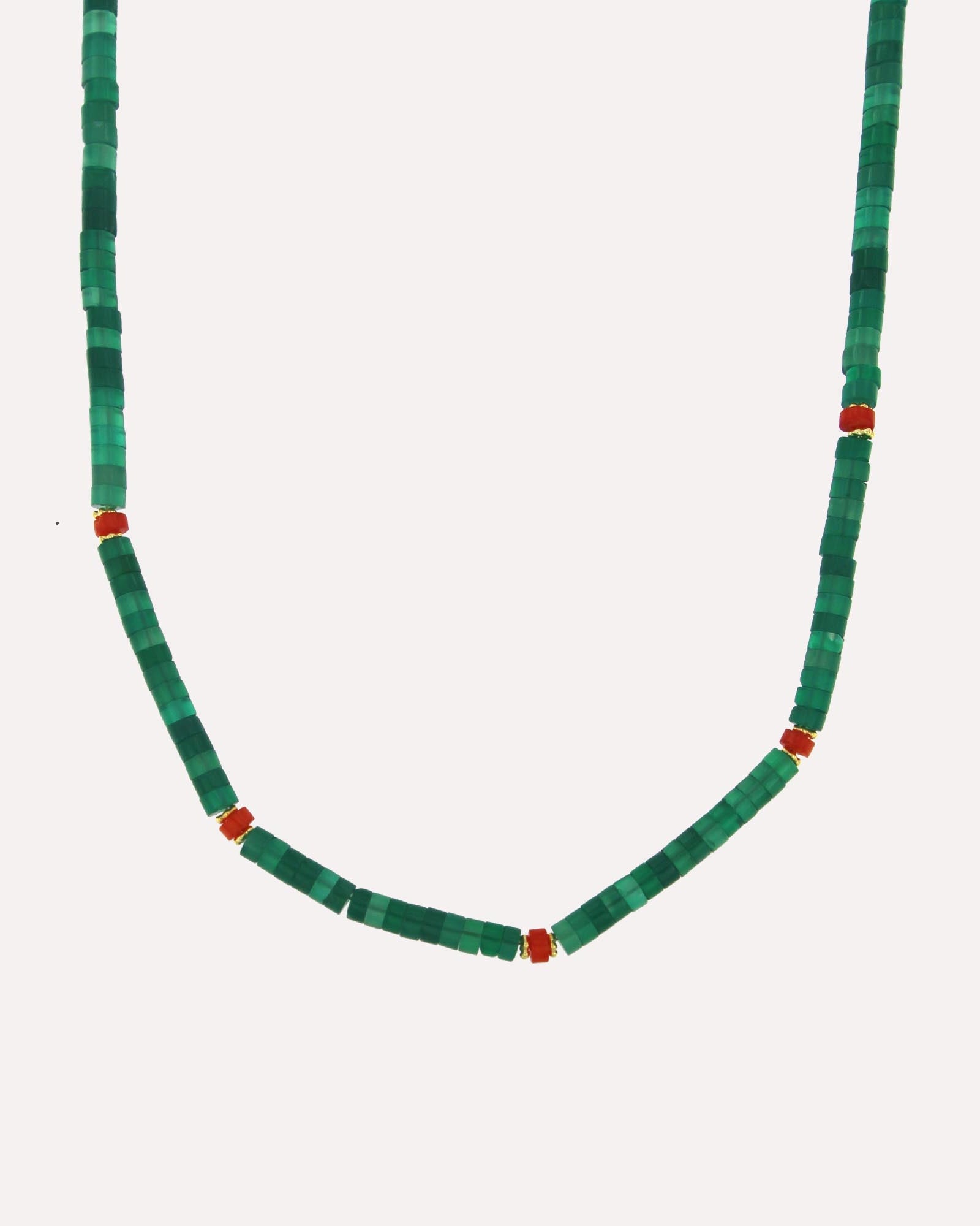 Colar com pedras coloridas