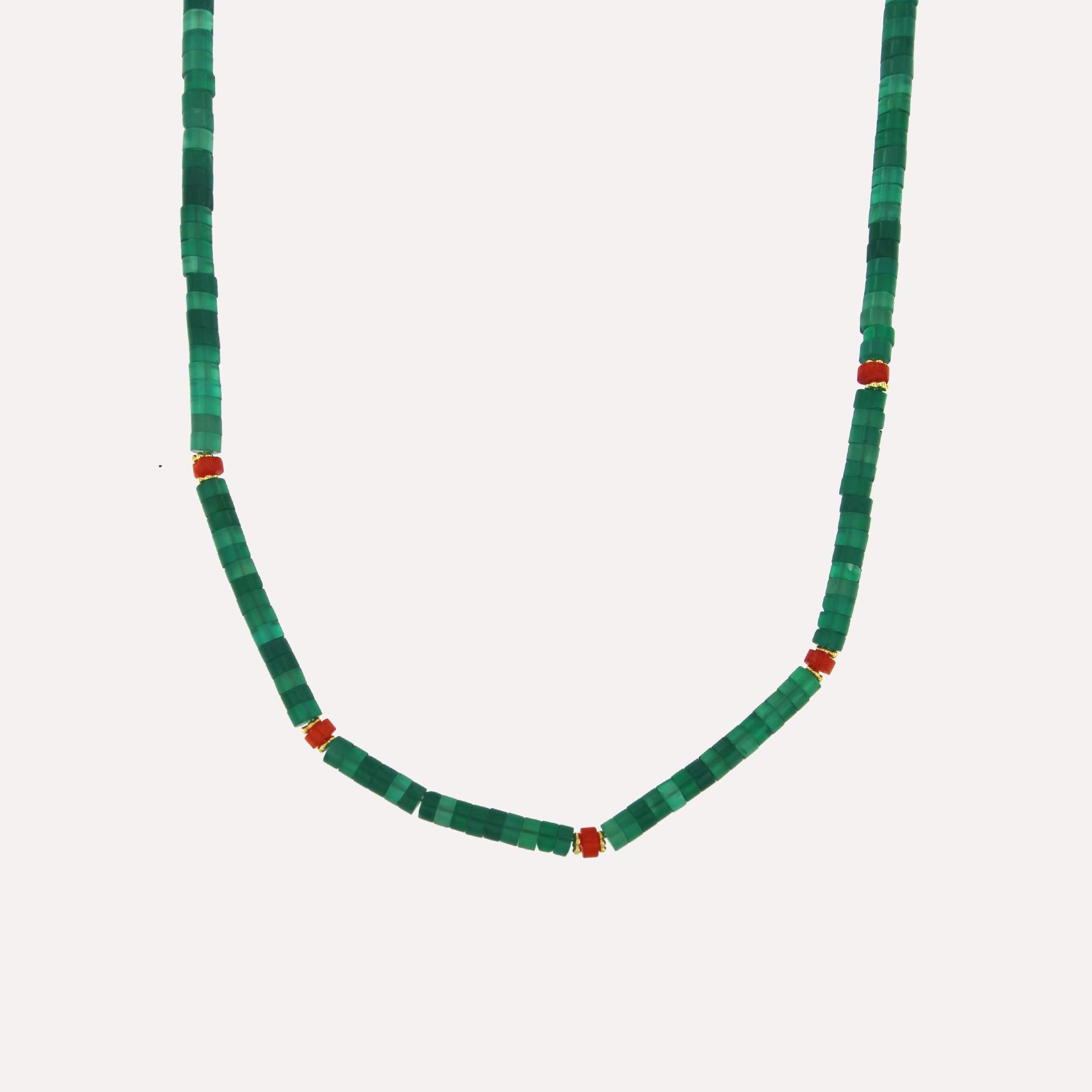 Colar em prata 925 com banho de ouro 18K e pedras naturais.