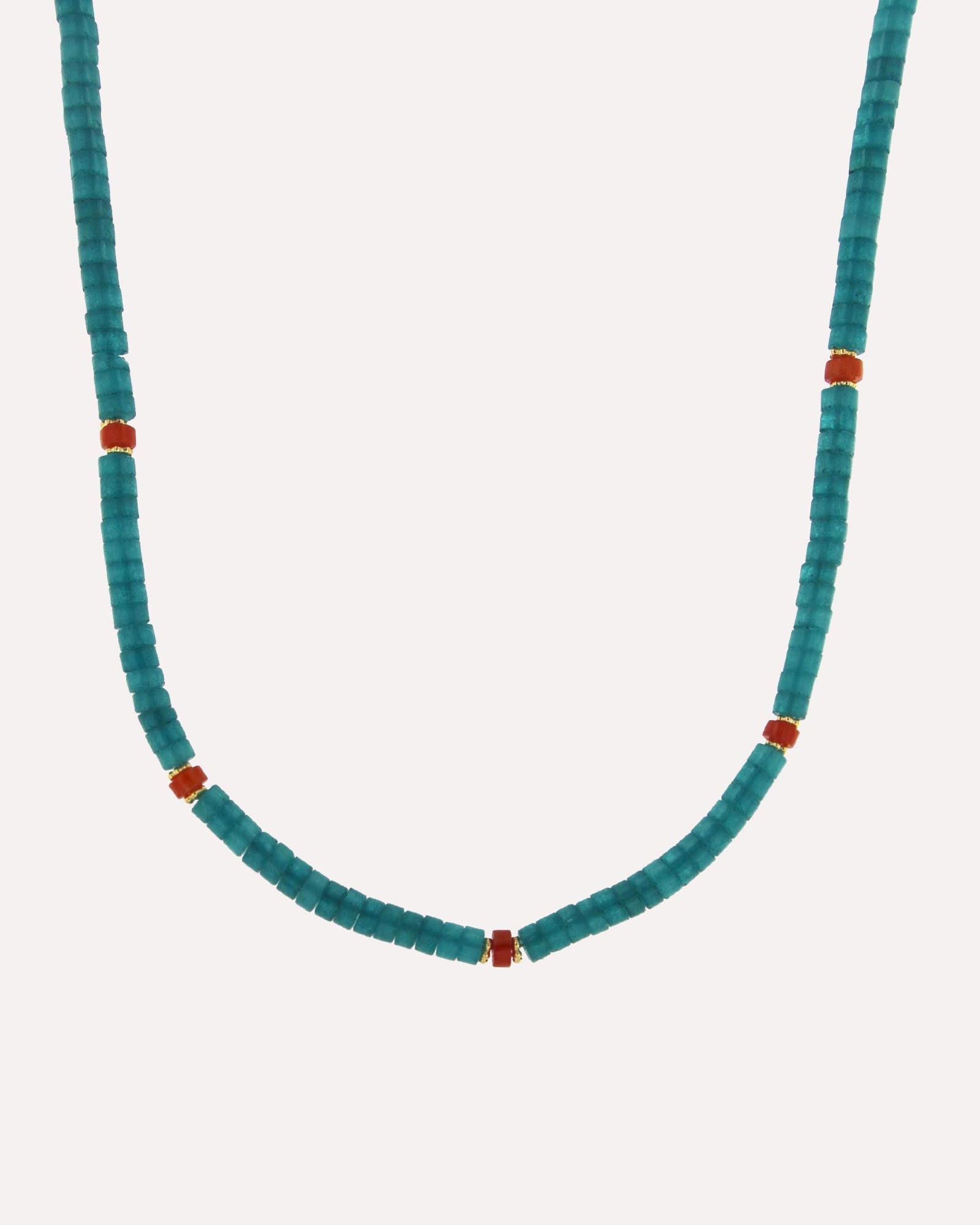 Colar com pedras coloridas