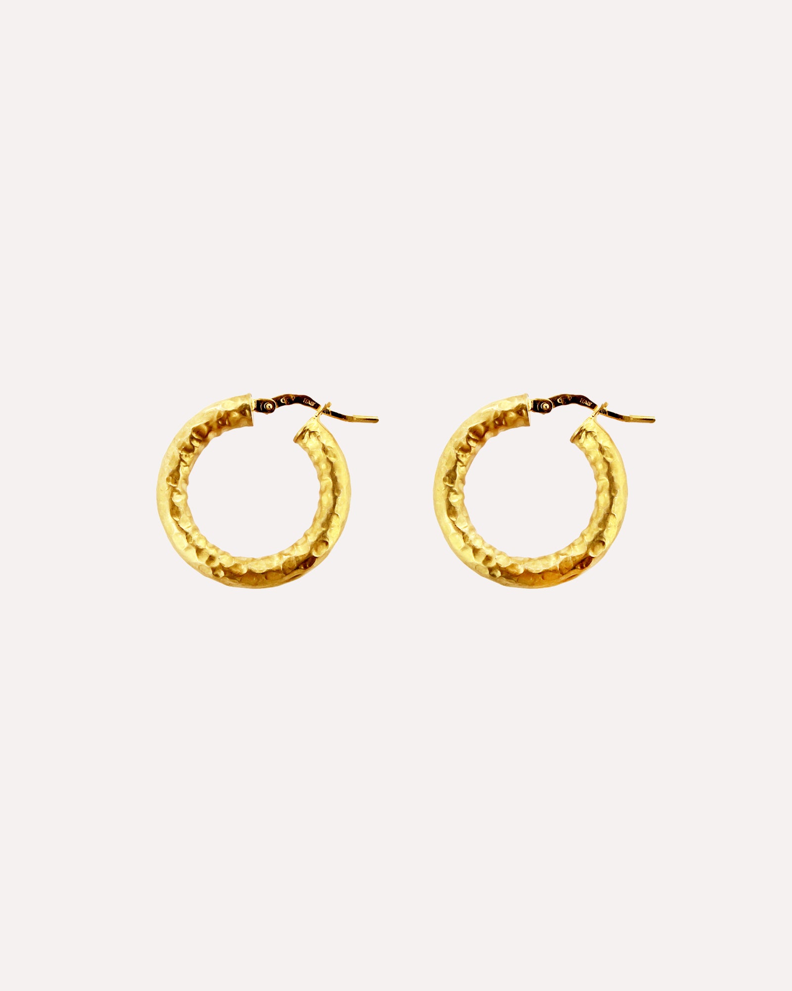 Argolas em prata 925 com banho de ouro 18K ou ródio.