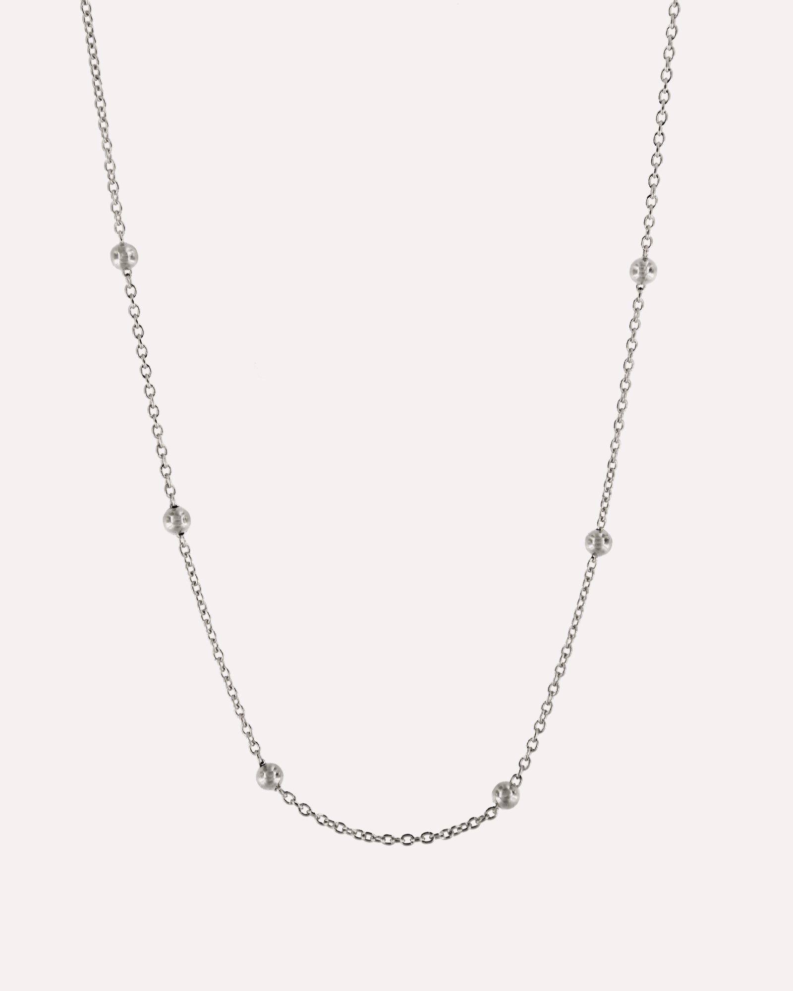 Fio com bolinhas em prata