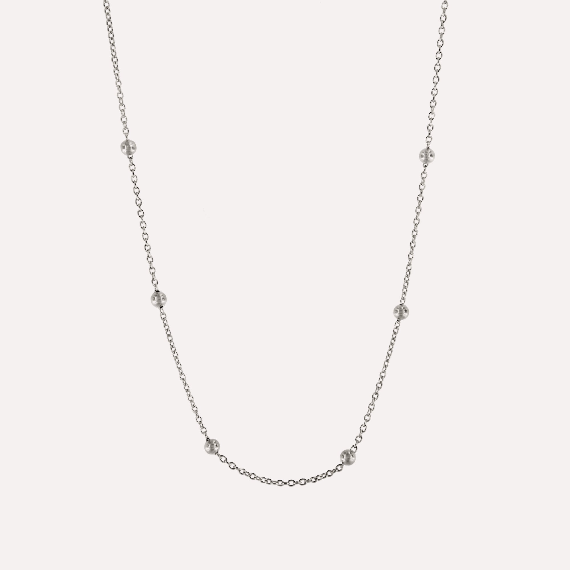 Fio com bolinhas em prata